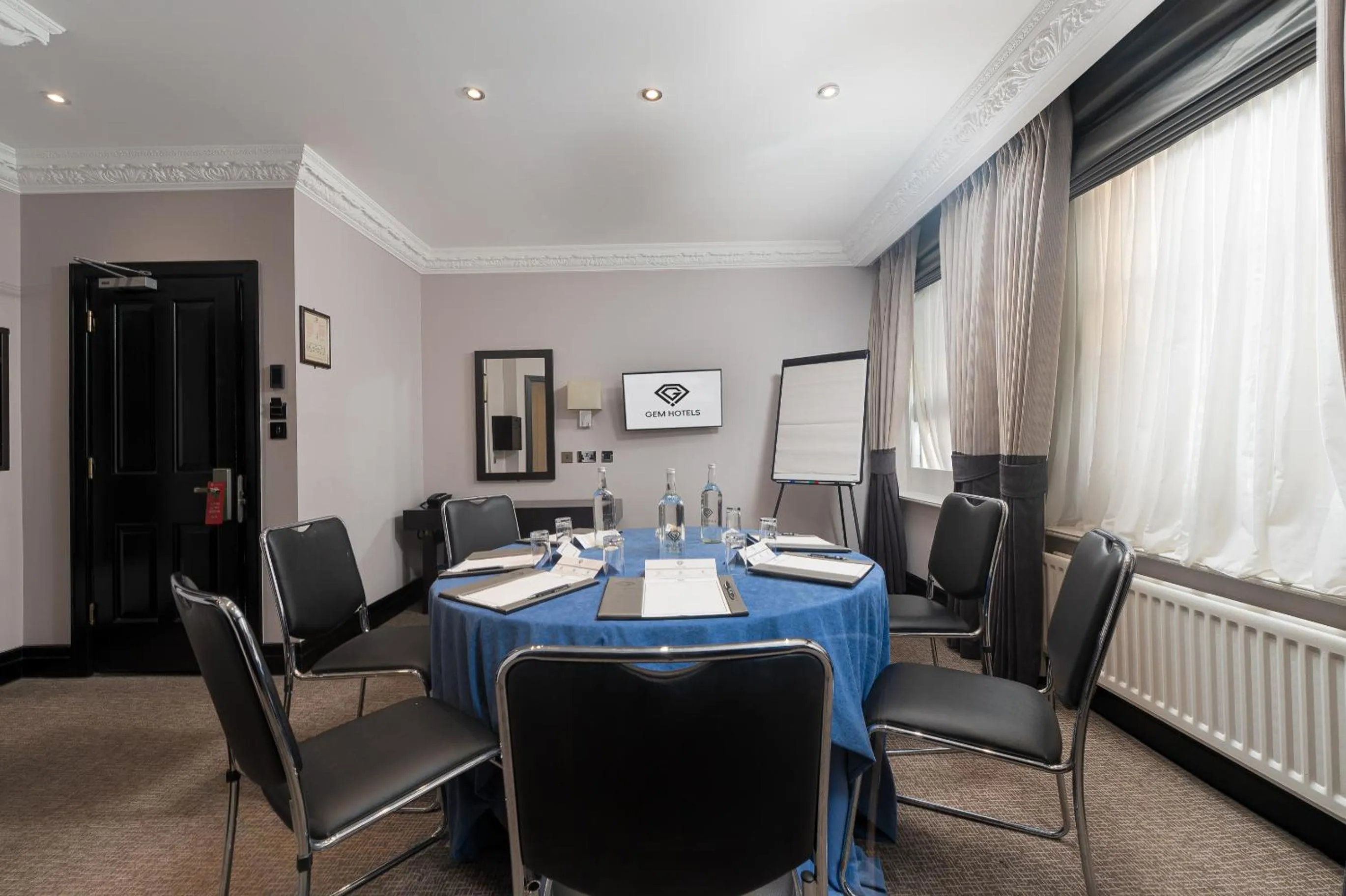 Seating area in Gem Fitzrovia Hotel