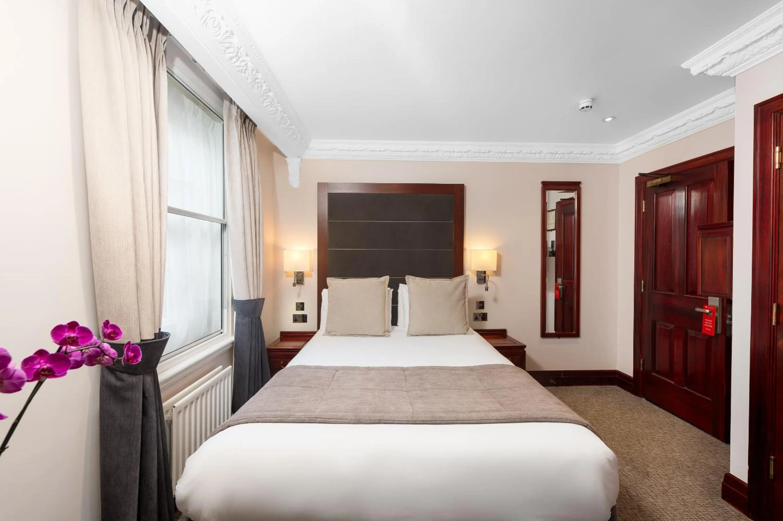 Bedroom, Bed in Gem Fitzrovia Hotel