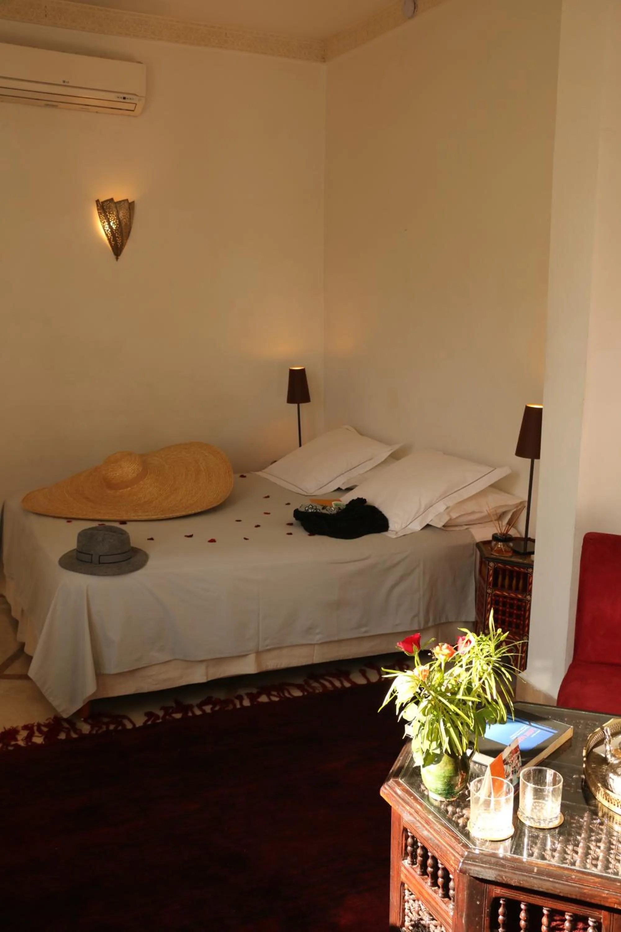 Photo of the whole room, Bed in Riad Chergui