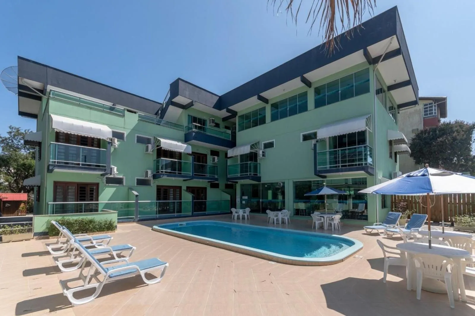 Pousada Cores do Mar | Conforto com Piscina em Bombinhas