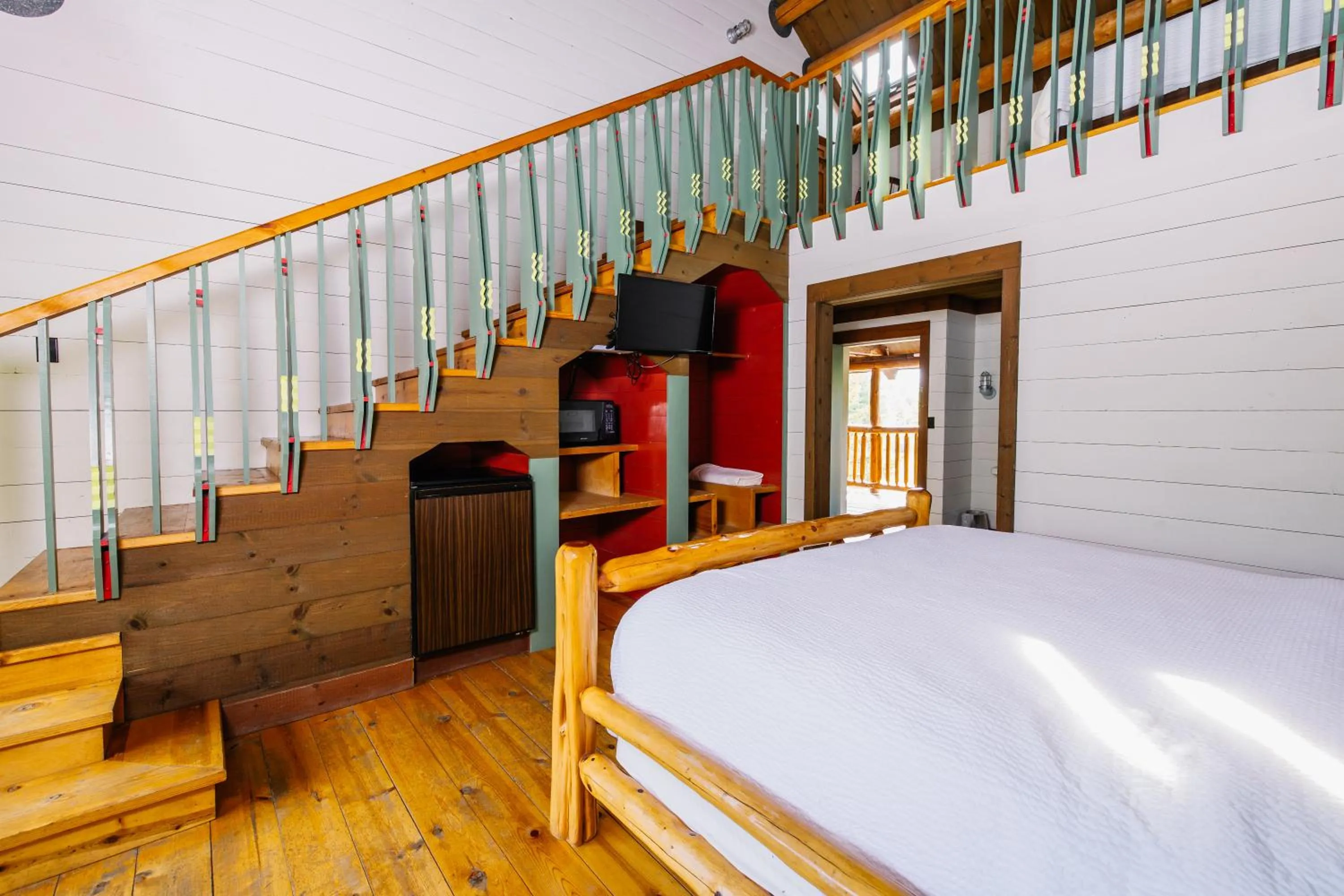 Bed in Drummond Island Resort