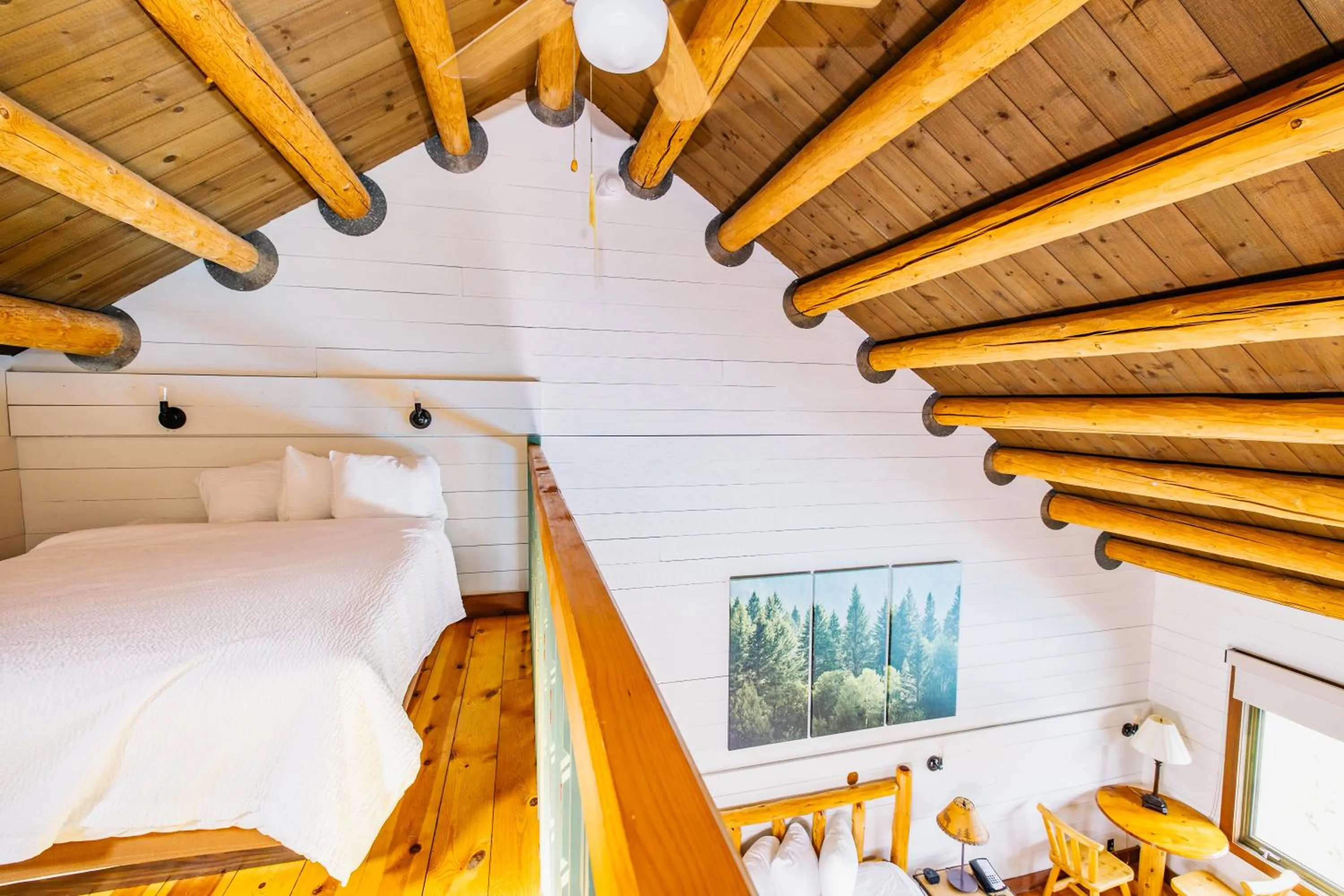 Bed in Drummond Island Resort