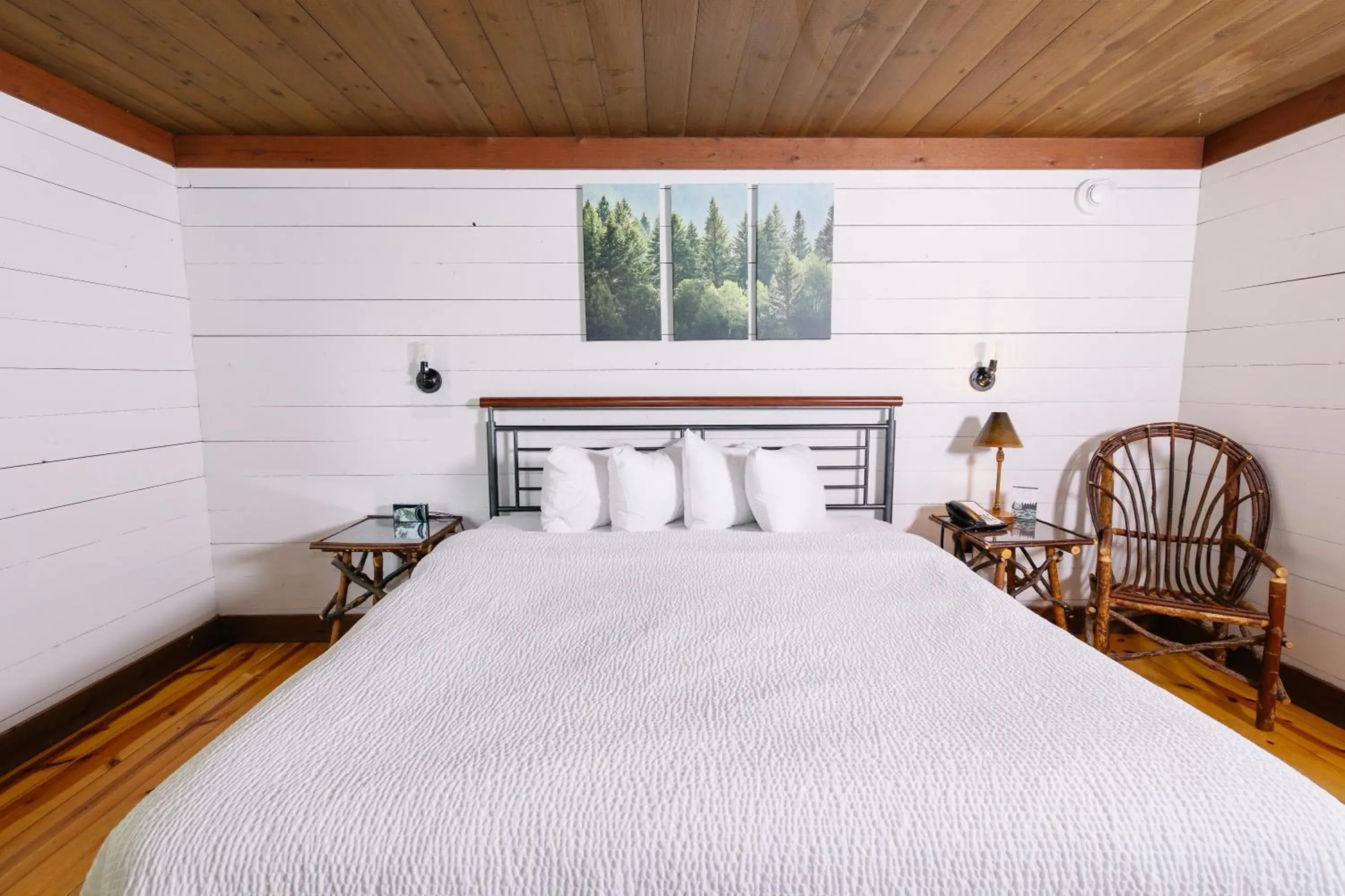 King Room - Disability Access in Drummond Island Resort King Room - Disability Access in Drummond Island Resort