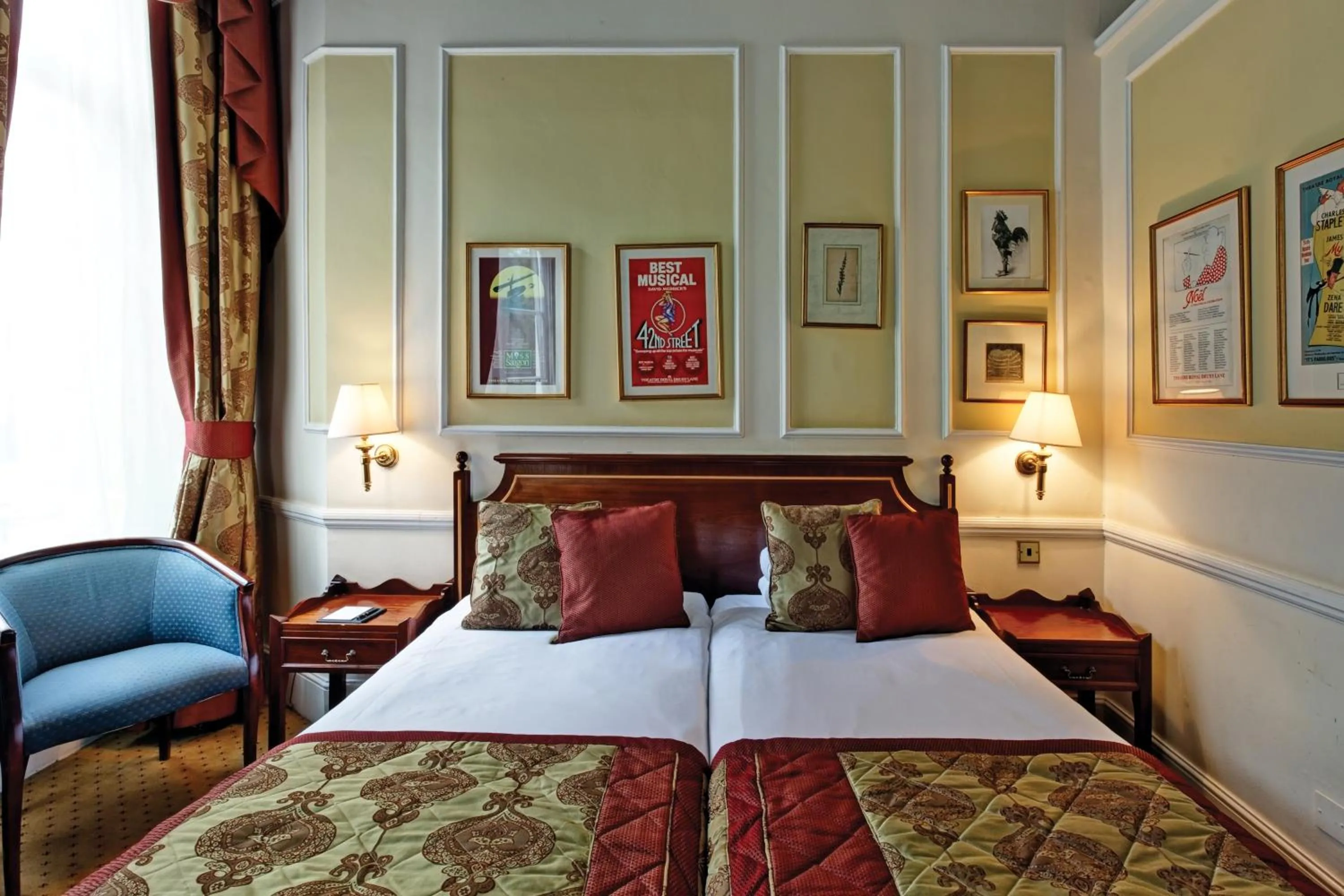 Bedroom in Grange Blooms Hotel