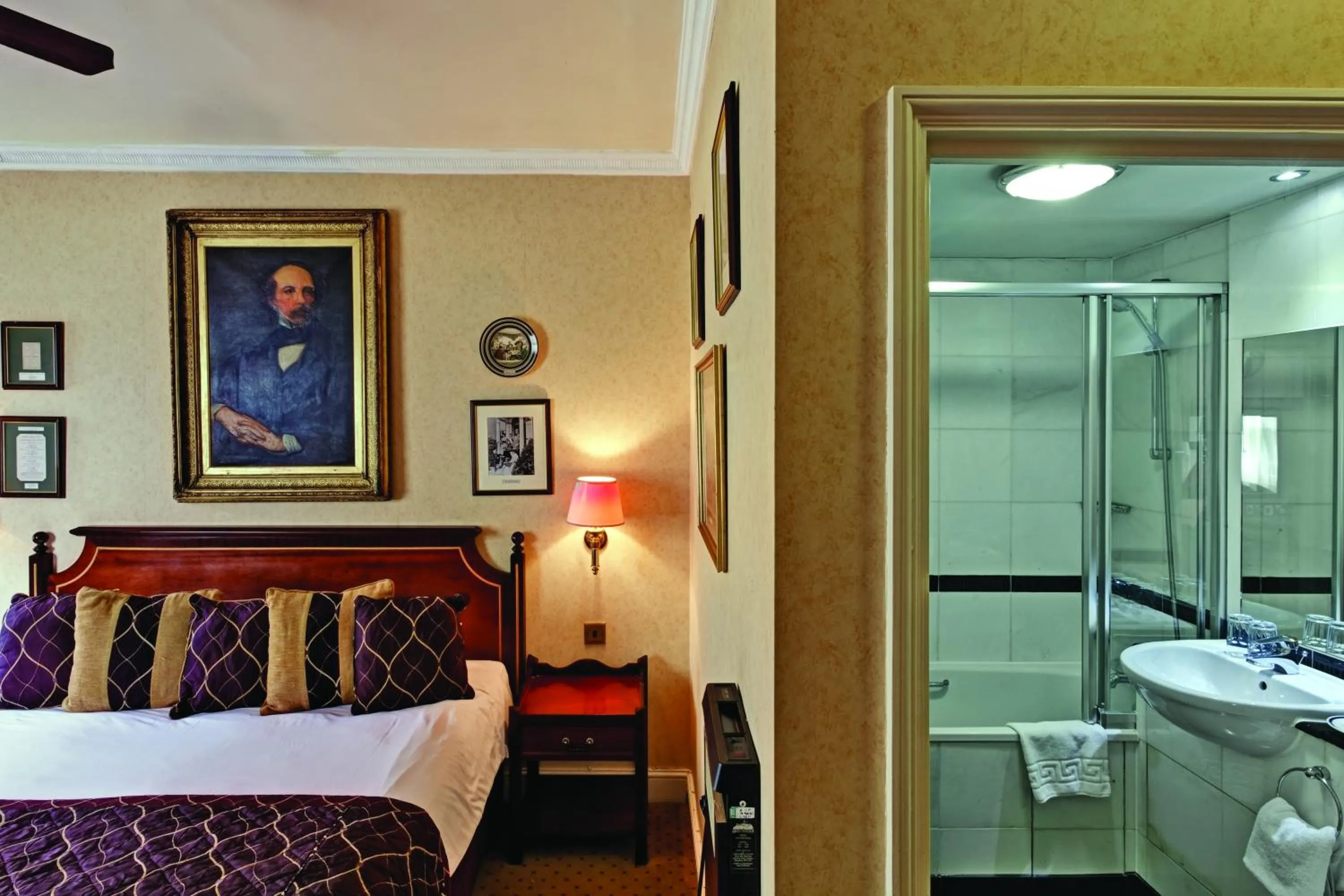 Bathroom in Grange Blooms Hotel