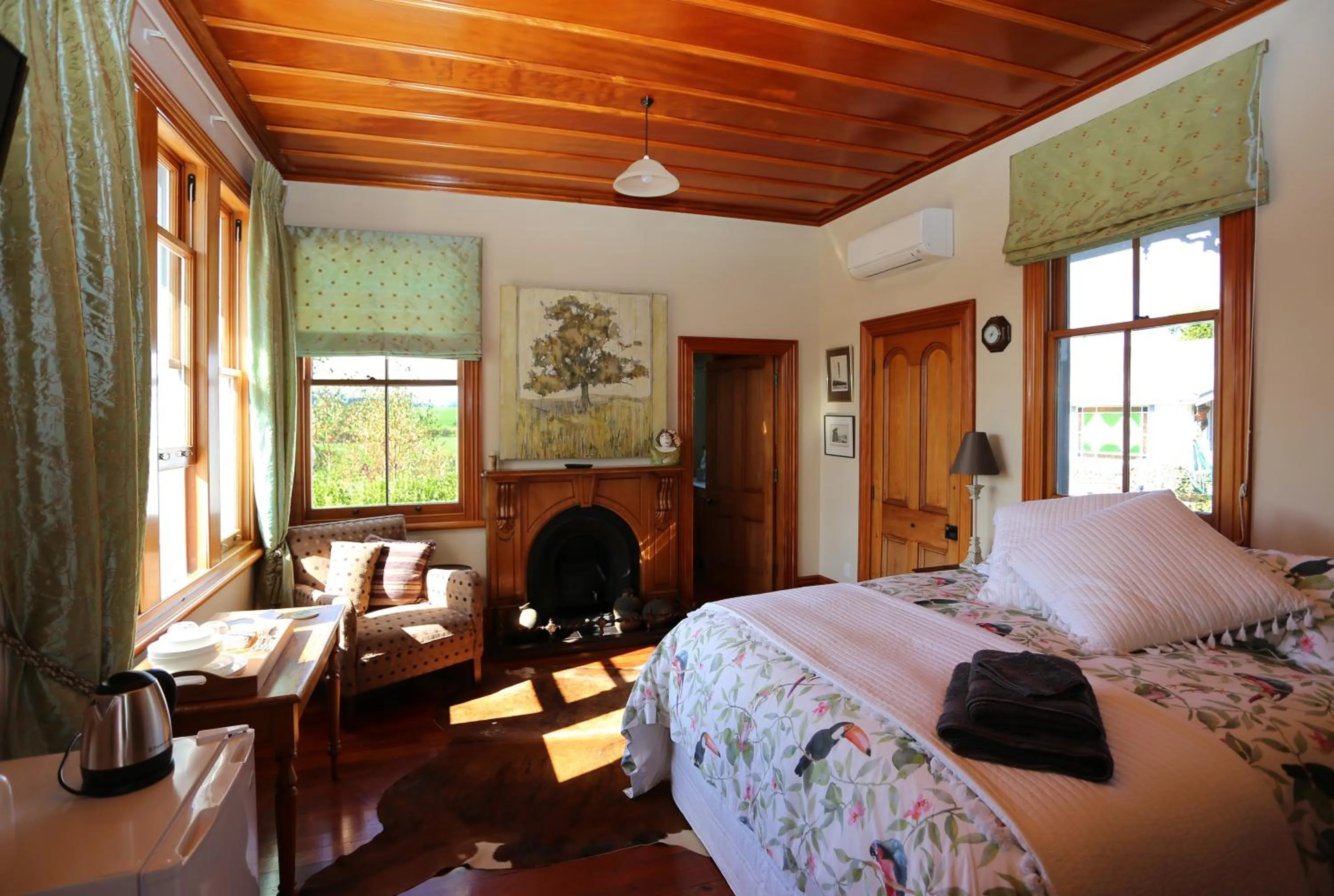 Bed in Maungakawa Villa