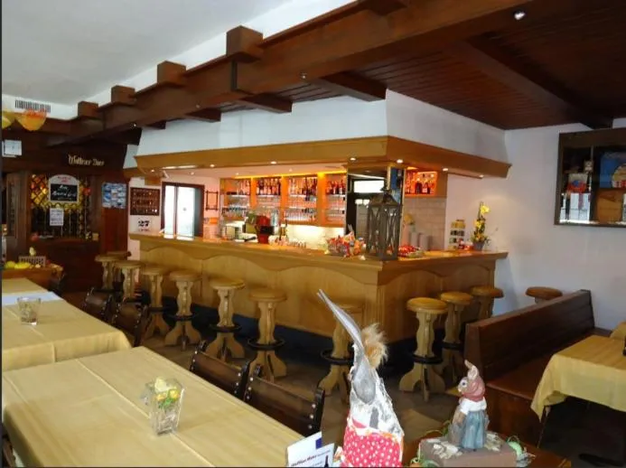 Restaurant/places to eat in Hotel Alpha