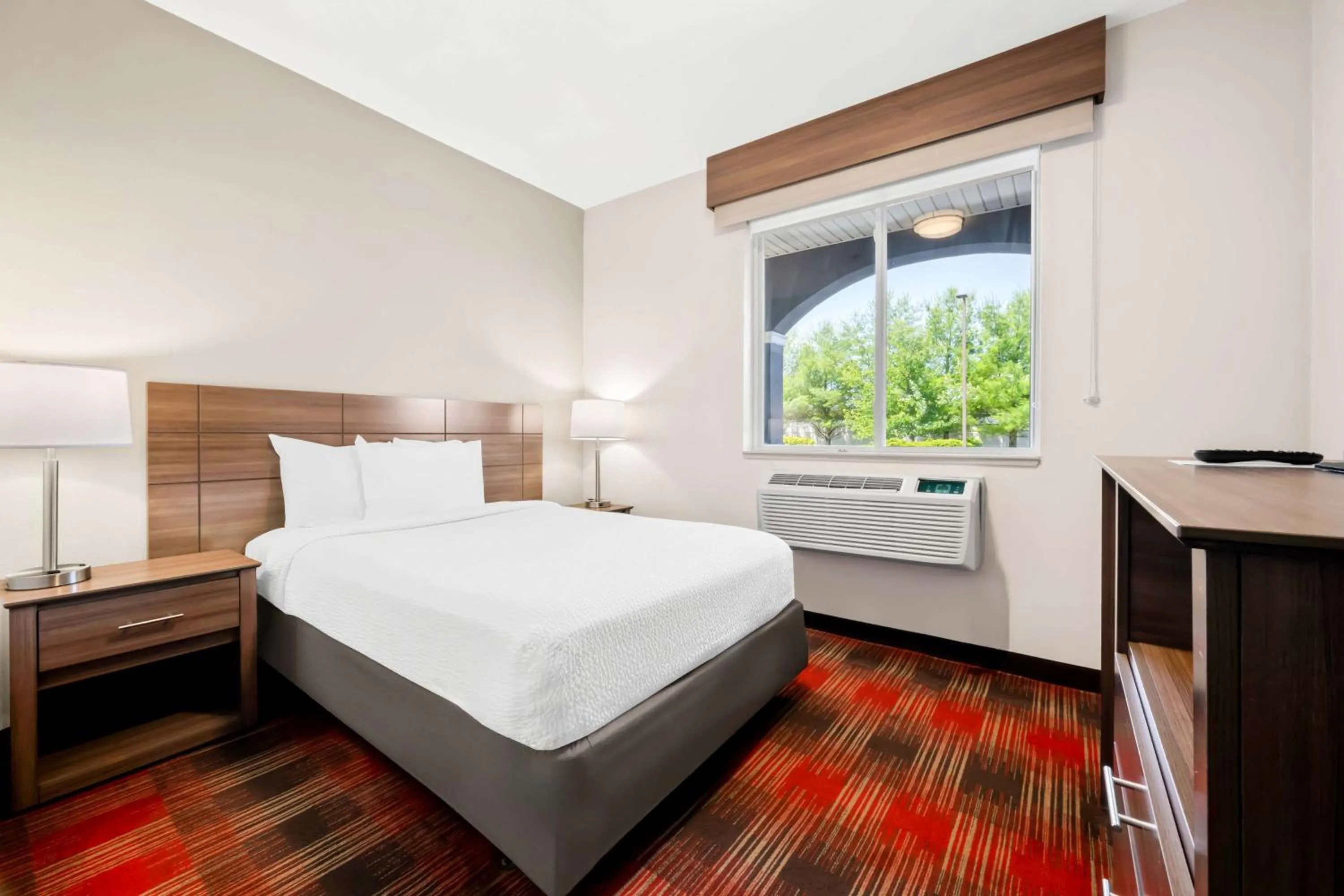 Photo of the whole room, Bed in Best Western Dartmouth-New Bedford