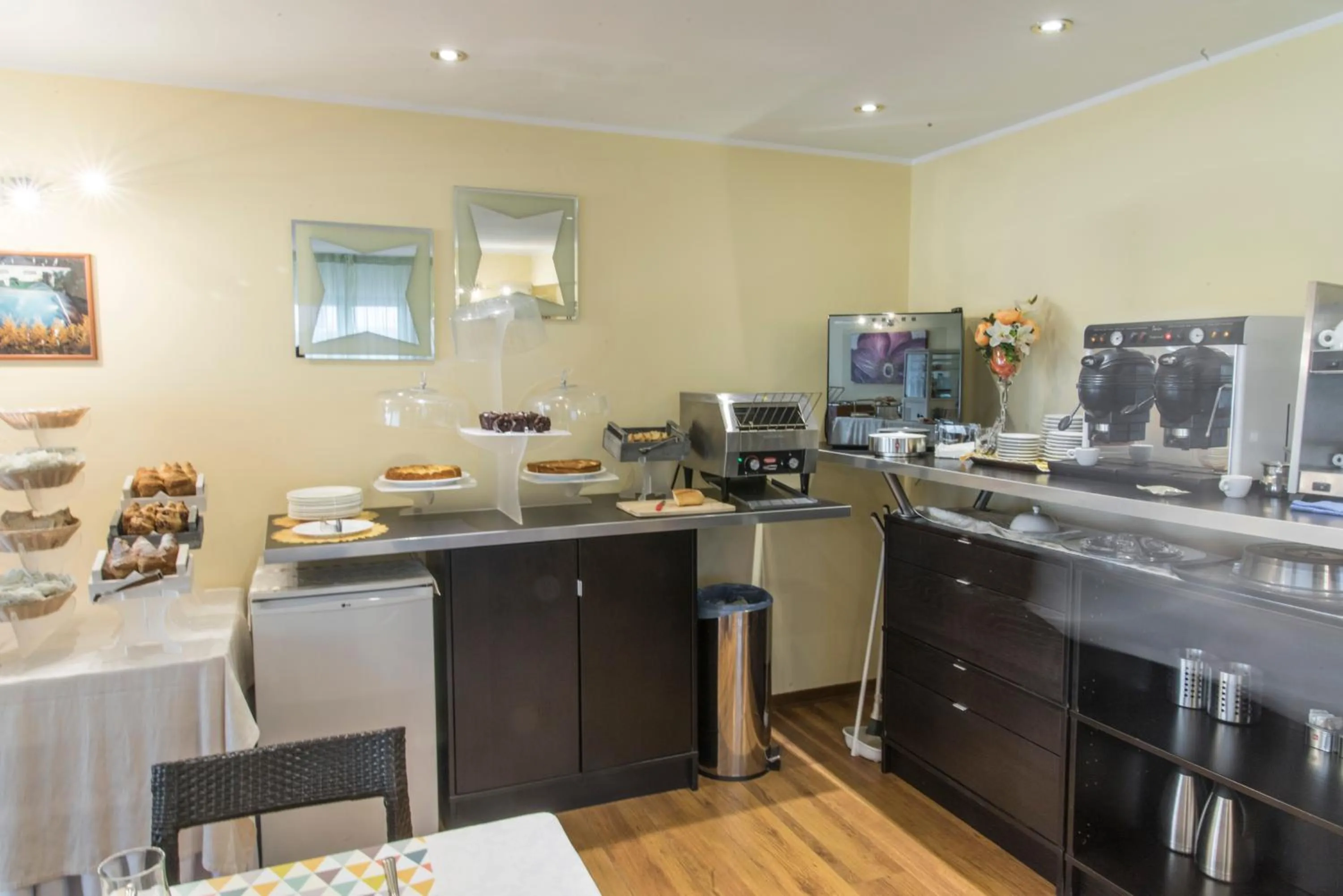 Communal lounge/ TV room in Hotel Villa Maria