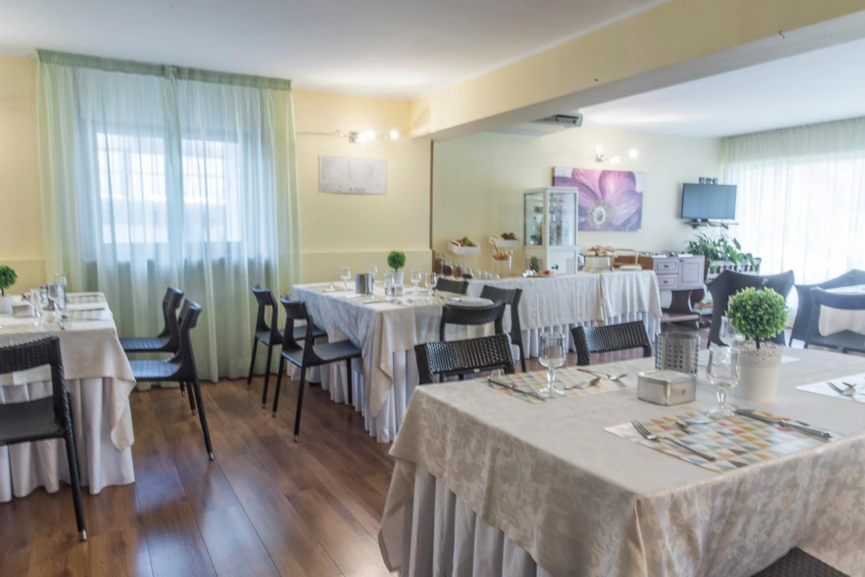 Communal lounge/ TV room in Hotel Villa Maria