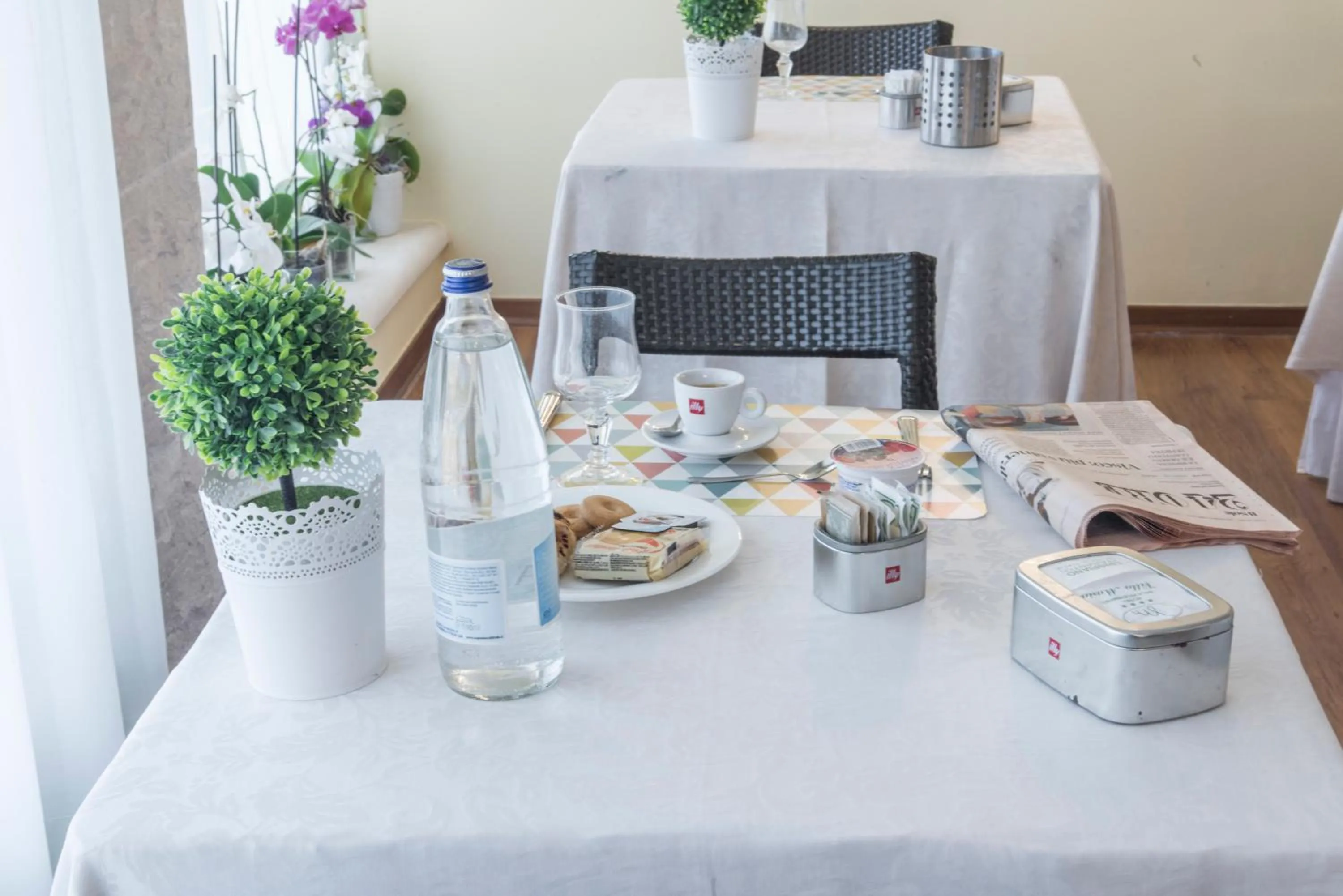Communal lounge/ TV room in Hotel Villa Maria