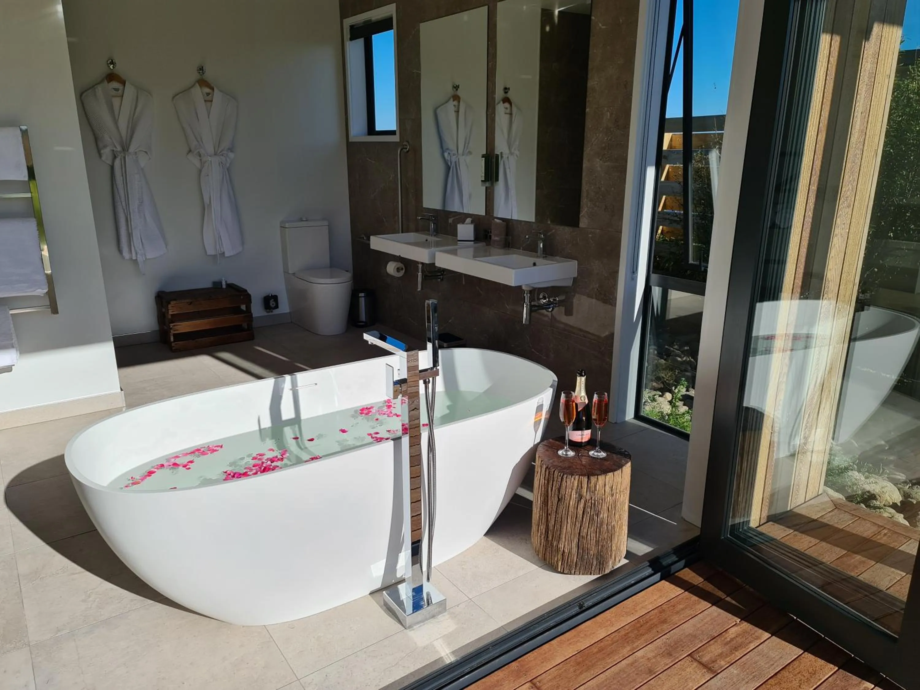 Bathroom in Glenburn Coastal Retreat