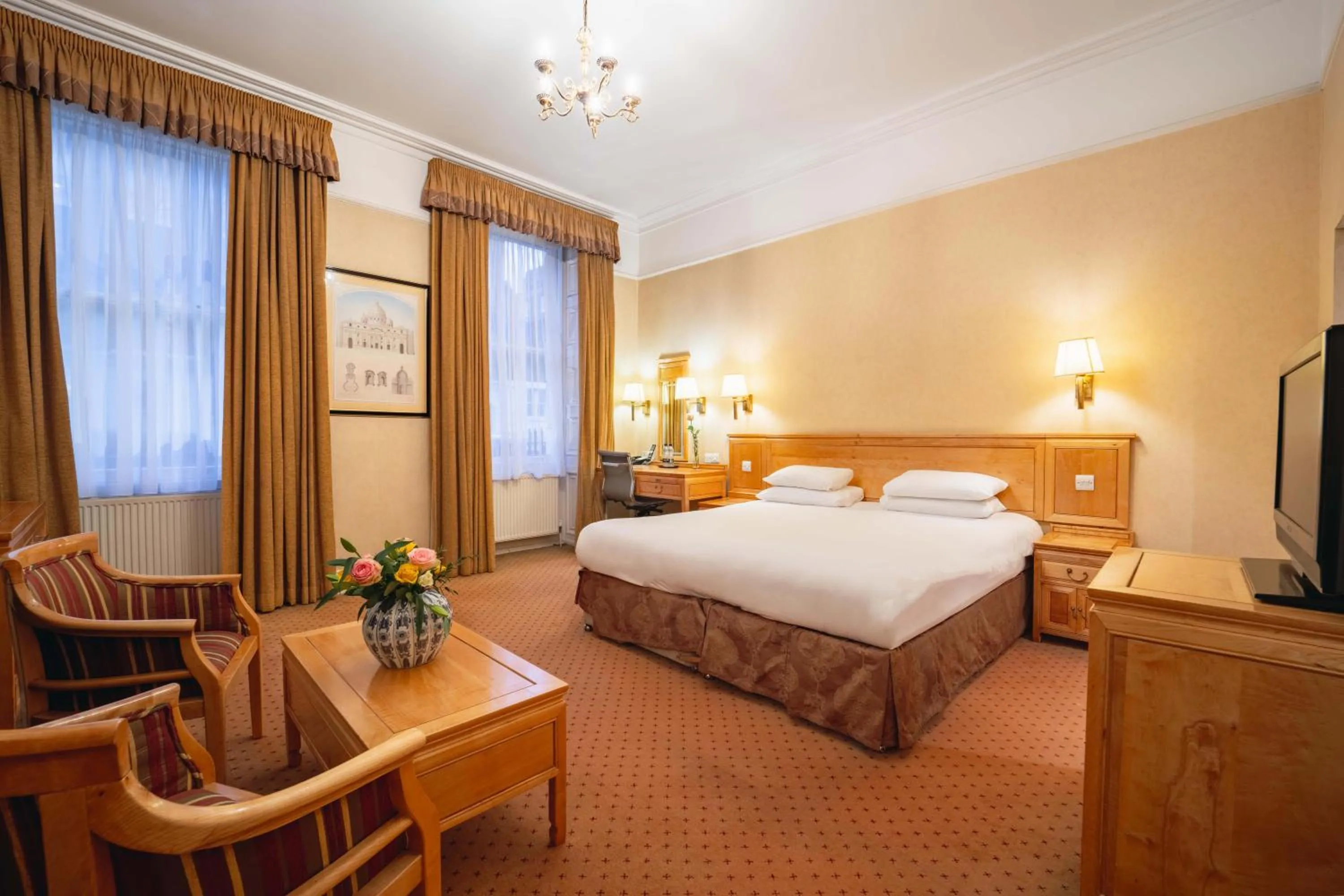 Bed in Grange Buckingham Hotel