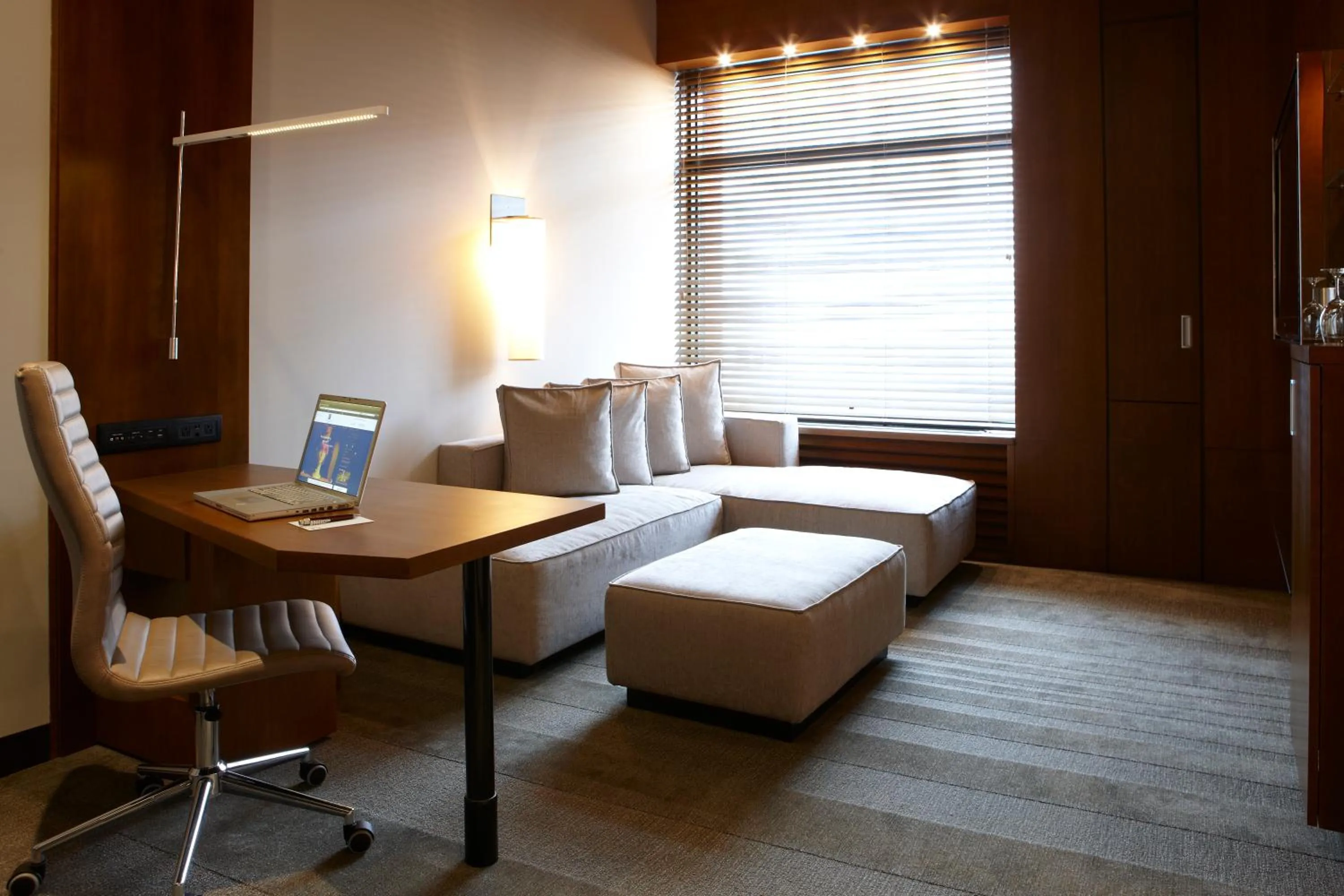 TV and multimedia, Bed in Le Germain Hotel Toronto