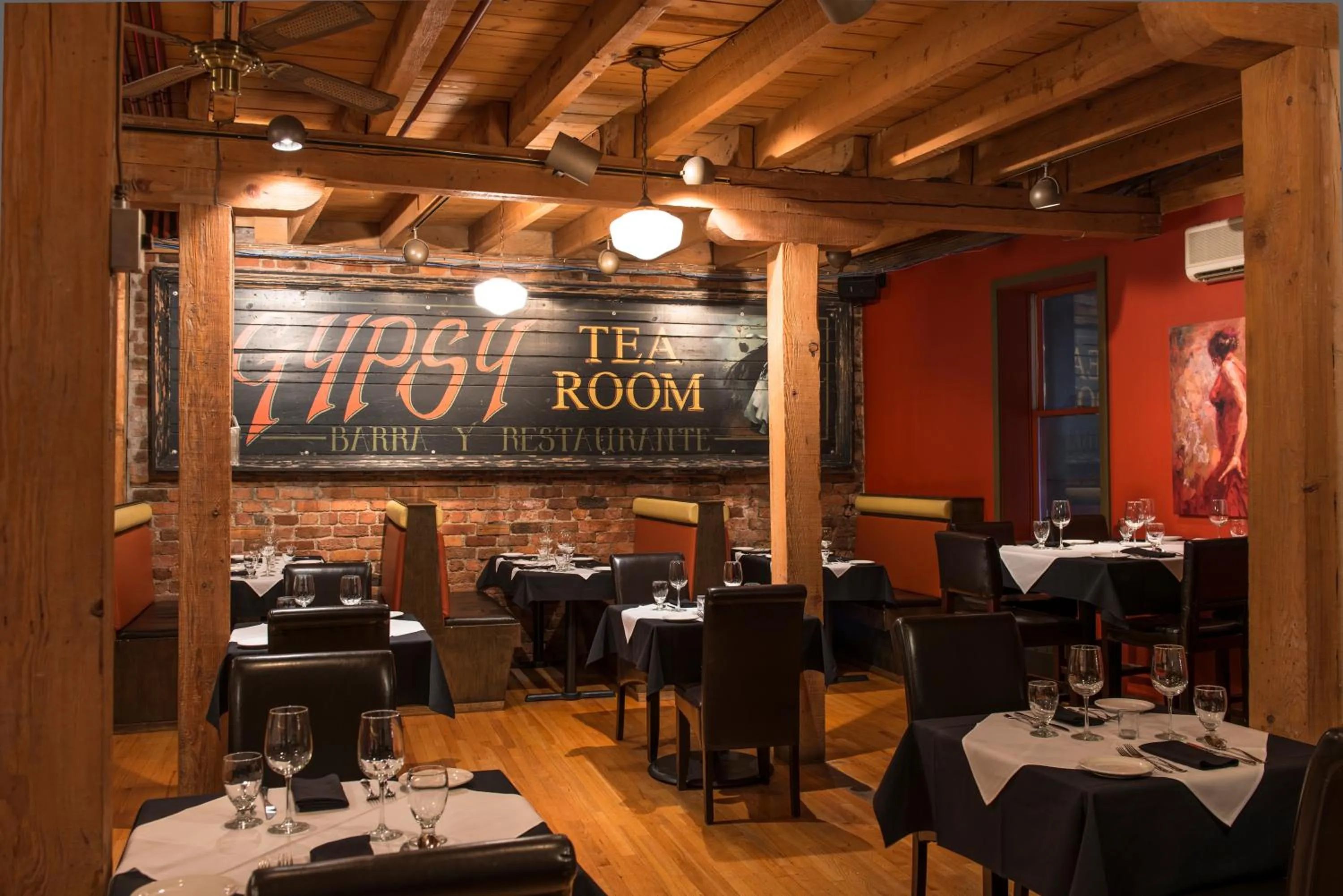 Restaurant/places to eat in Murray Premises Hotel