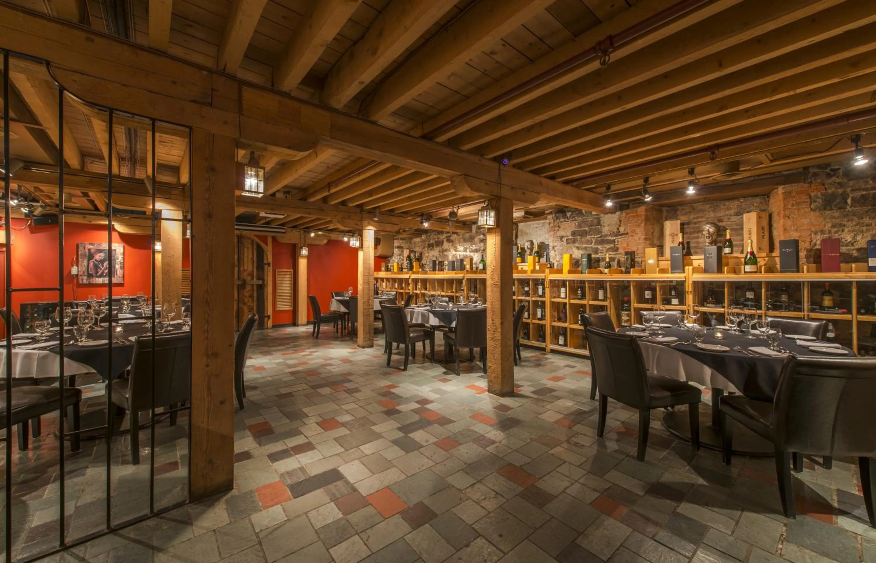 Restaurant/places to eat in Murray Premises Hotel