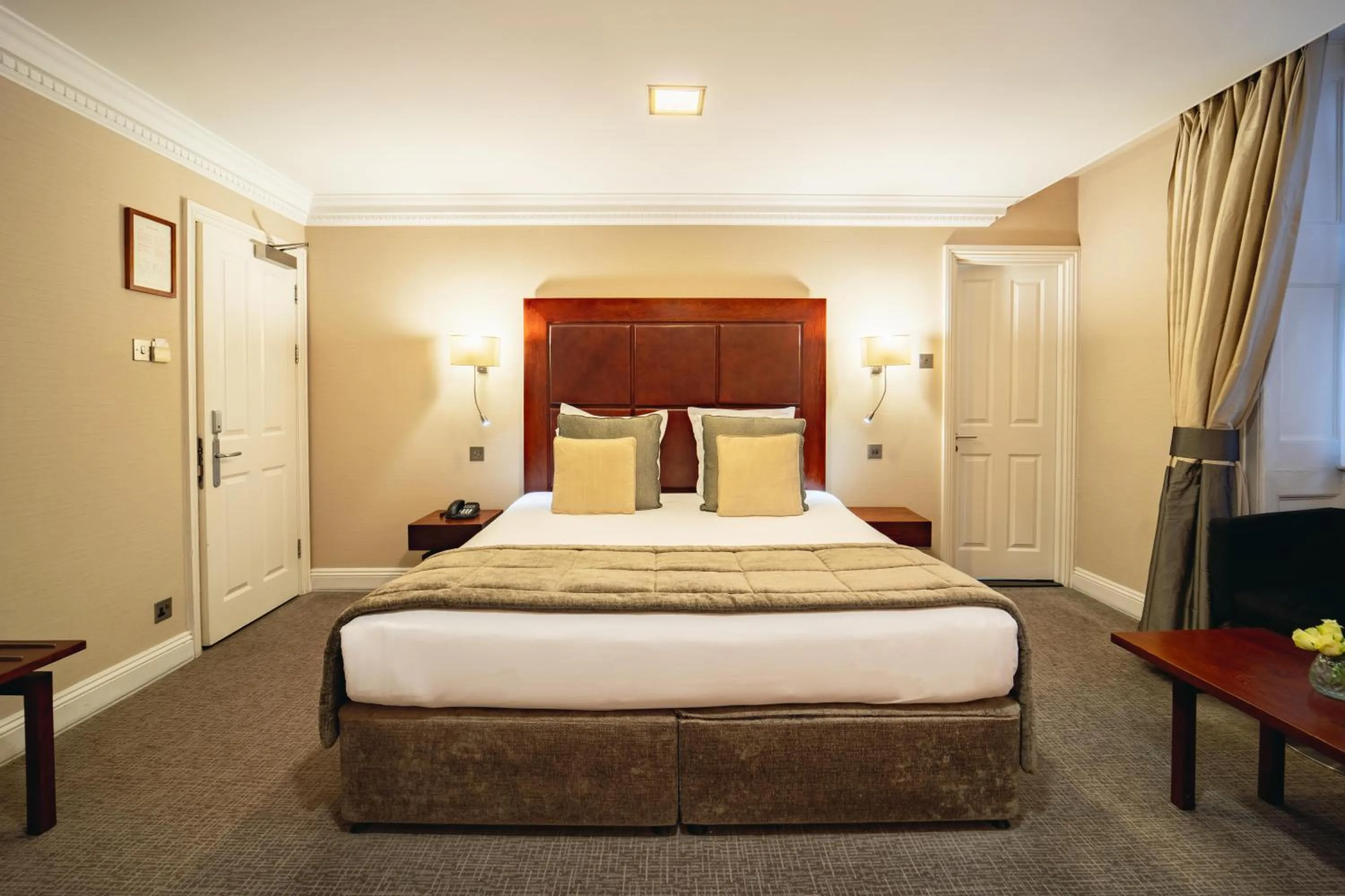 Bed in Grange Beauchamp Hotel