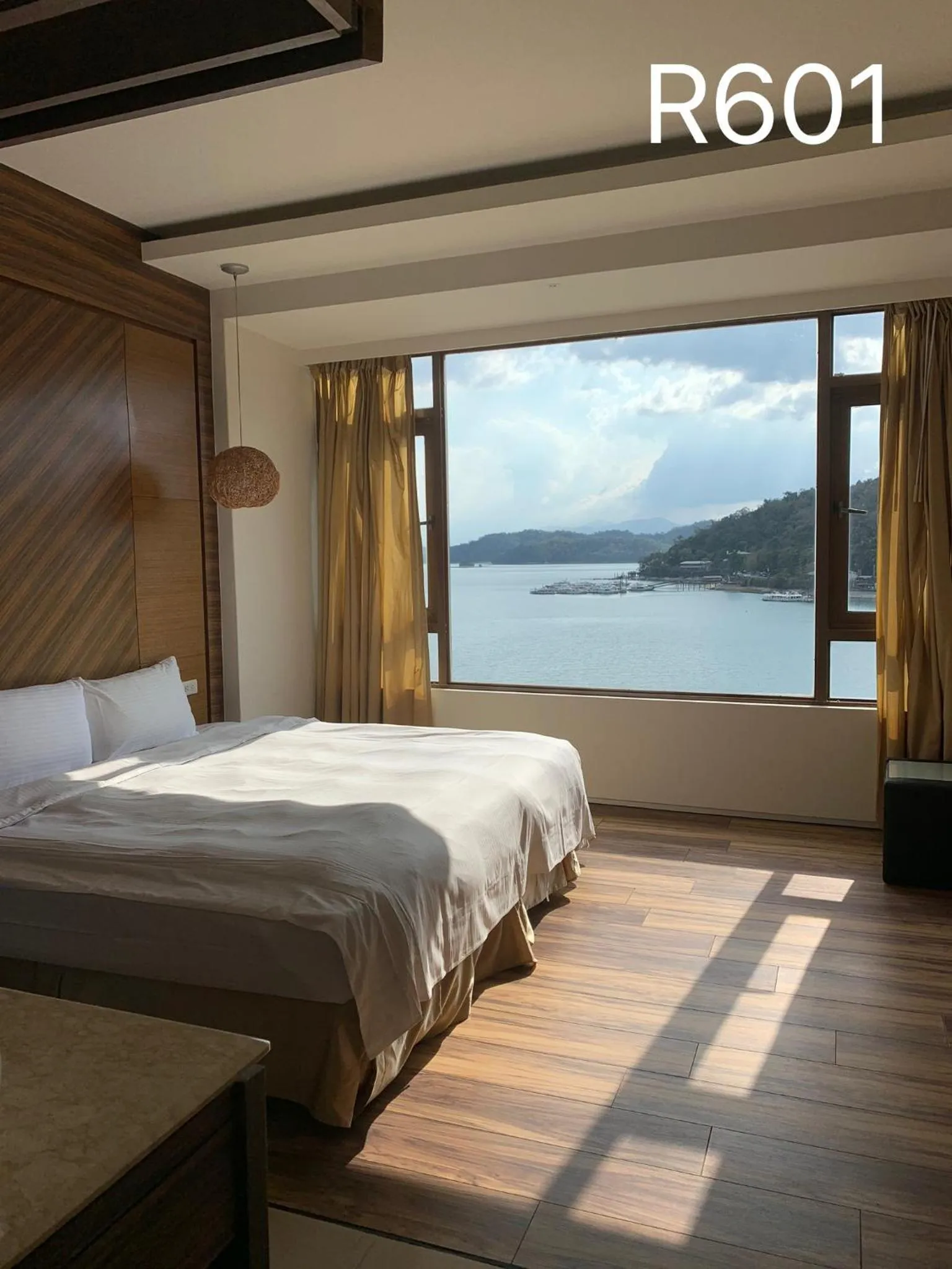 Bed in Miracolo View Hotel