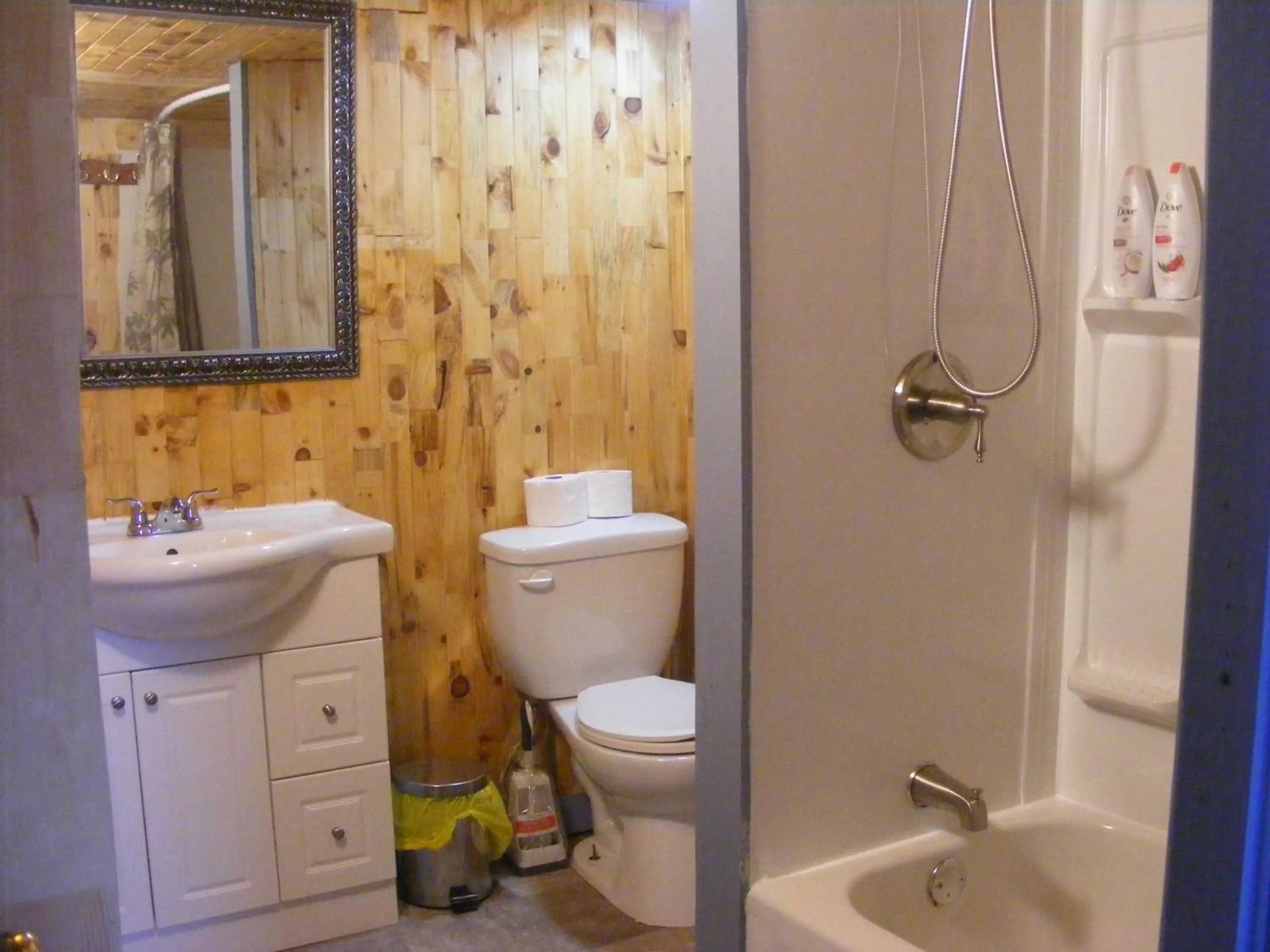 Bathroom in 78 Montague