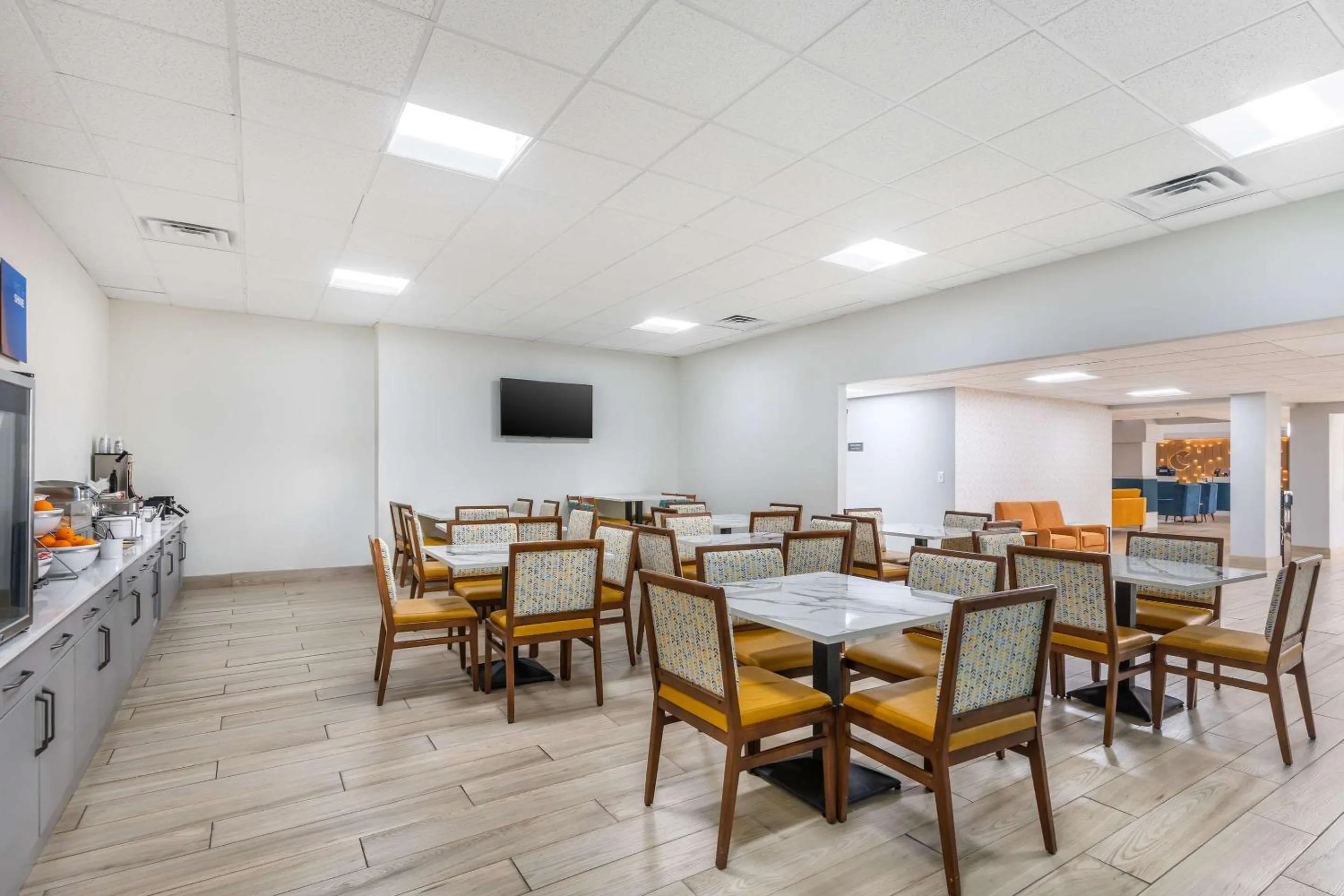 Breakfast in Best Western Plus Arbour Inn and Suites