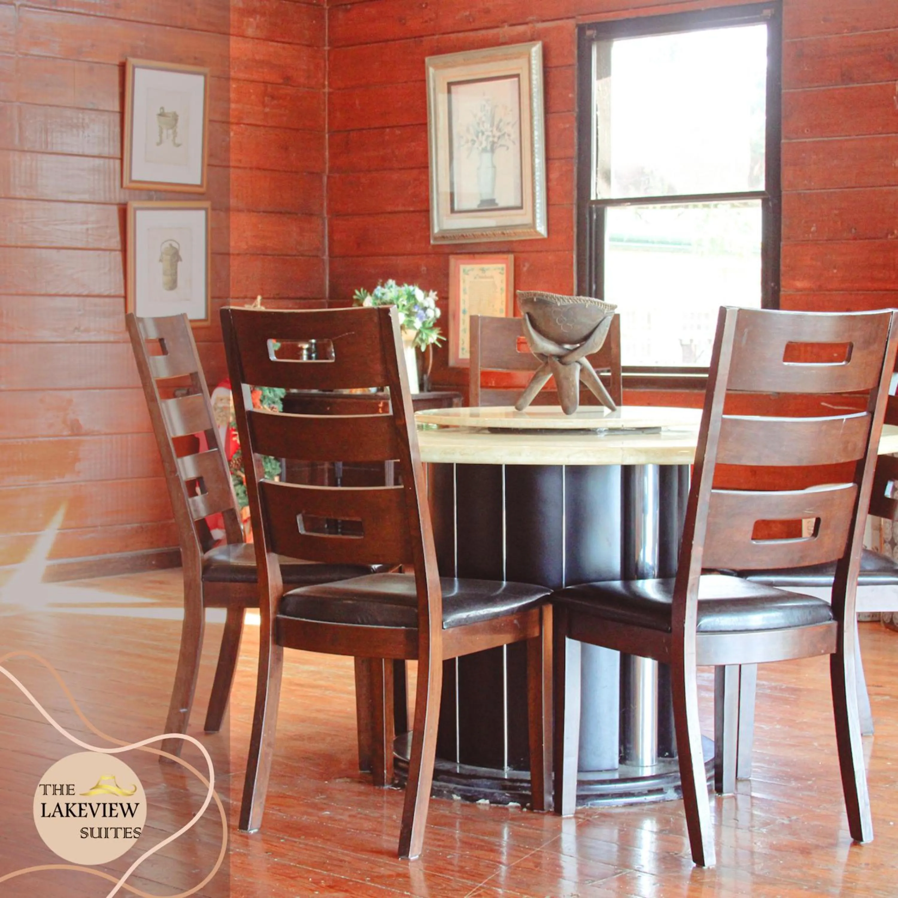 Restaurant/places to eat in The Lakeview Suites