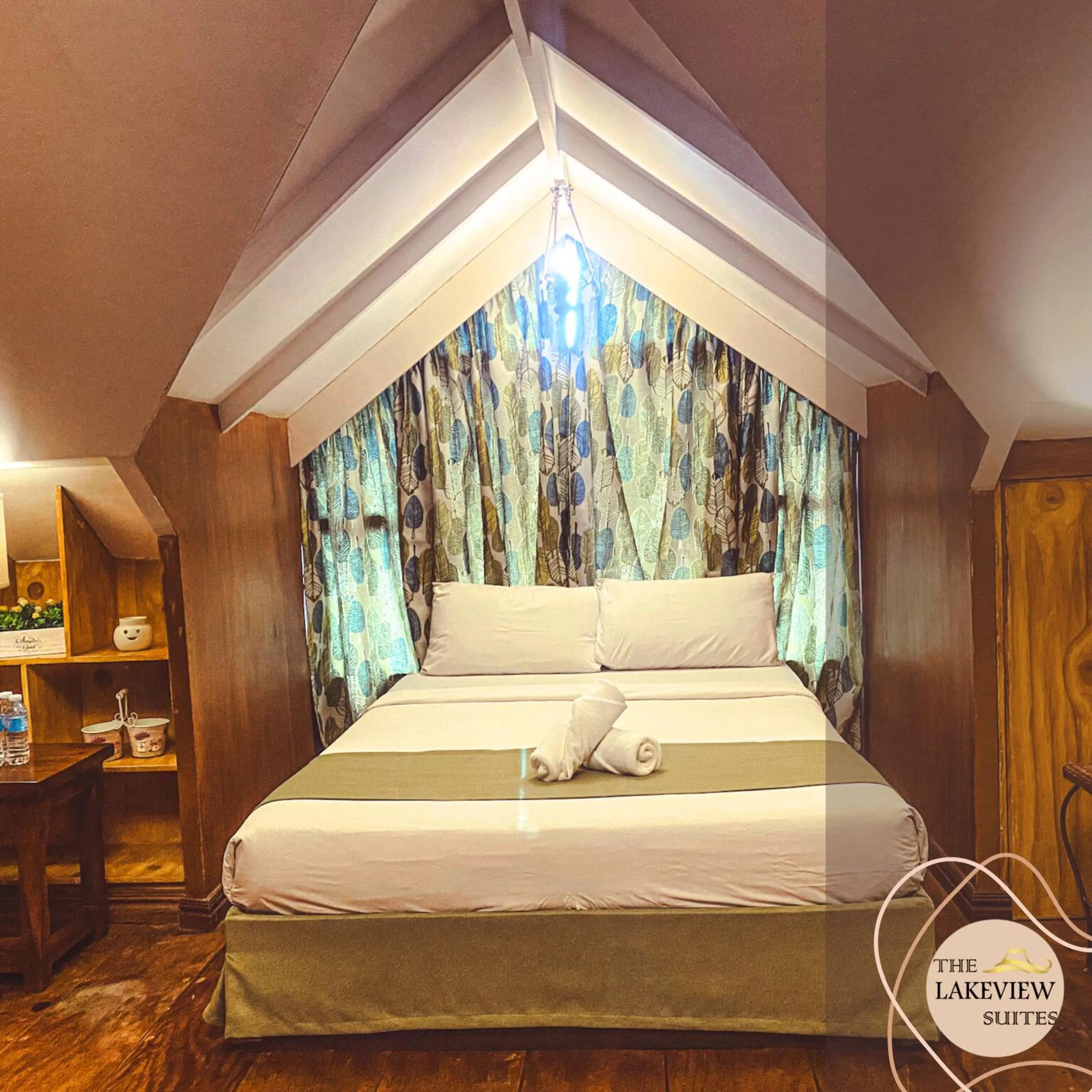 Bedroom, Bed in The Lakeview Suites