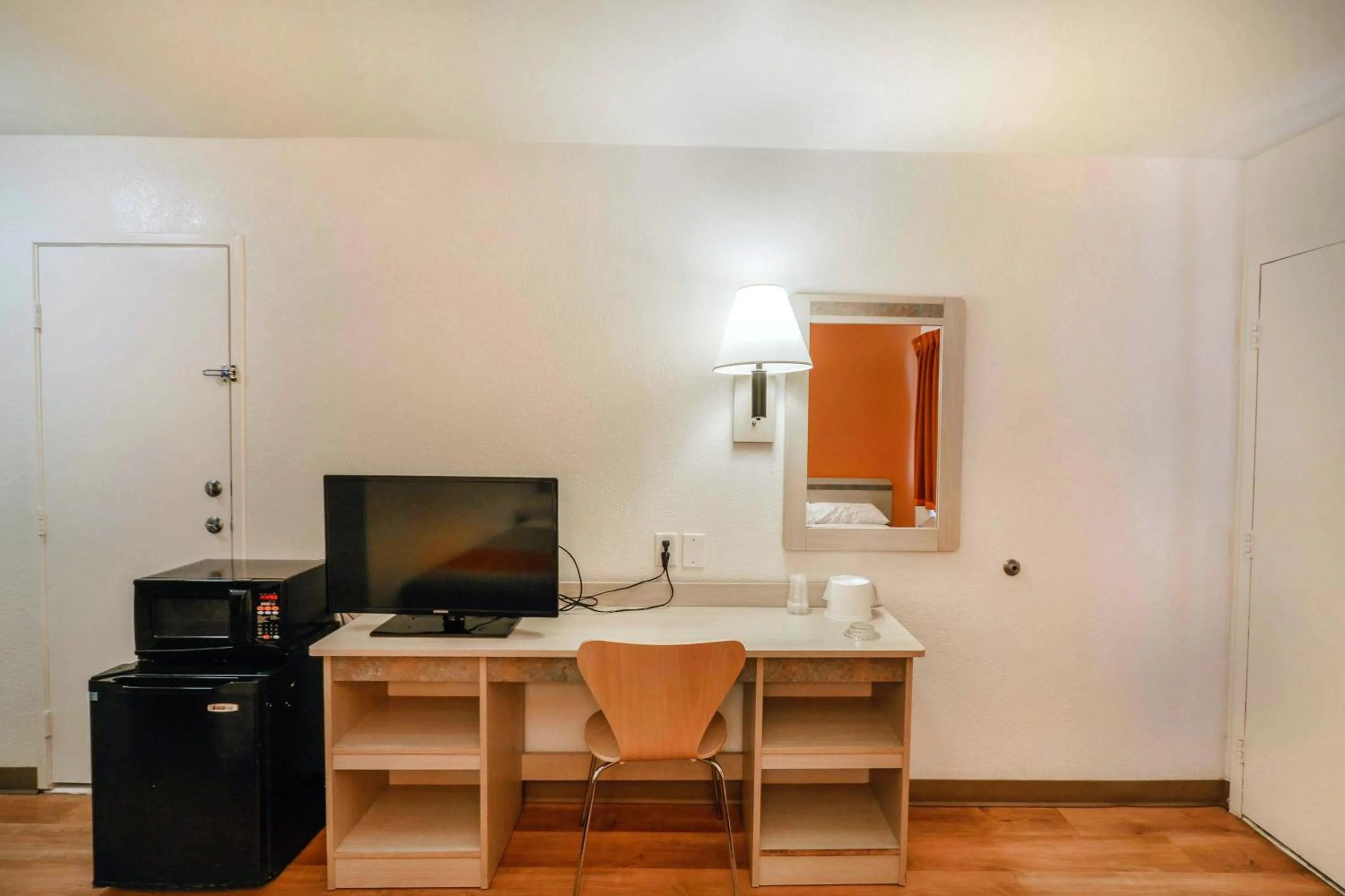 TV and multimedia in Motel 6-Huntsville, TX