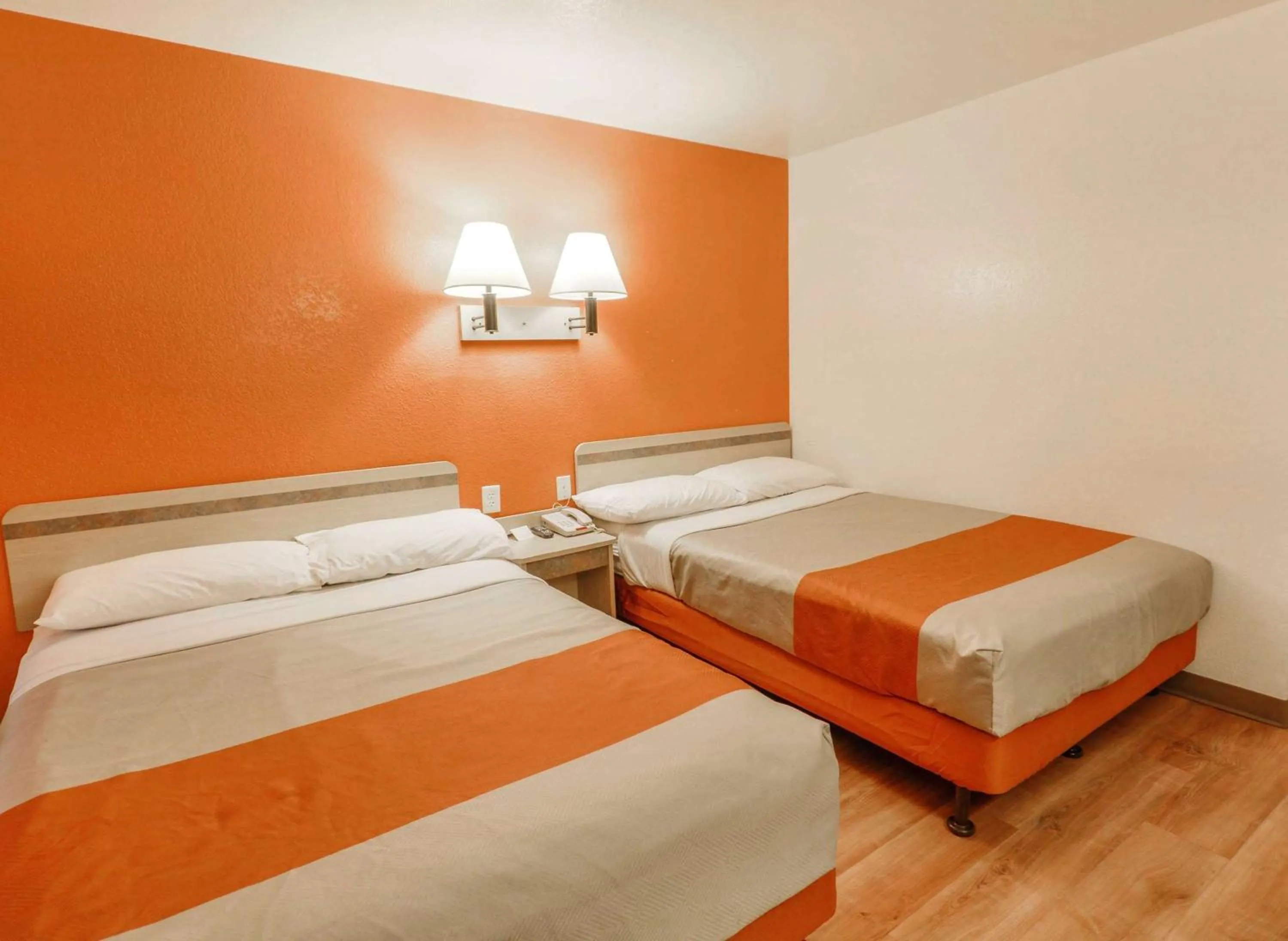 Bedroom, Bed in Motel 6-Huntsville, TX