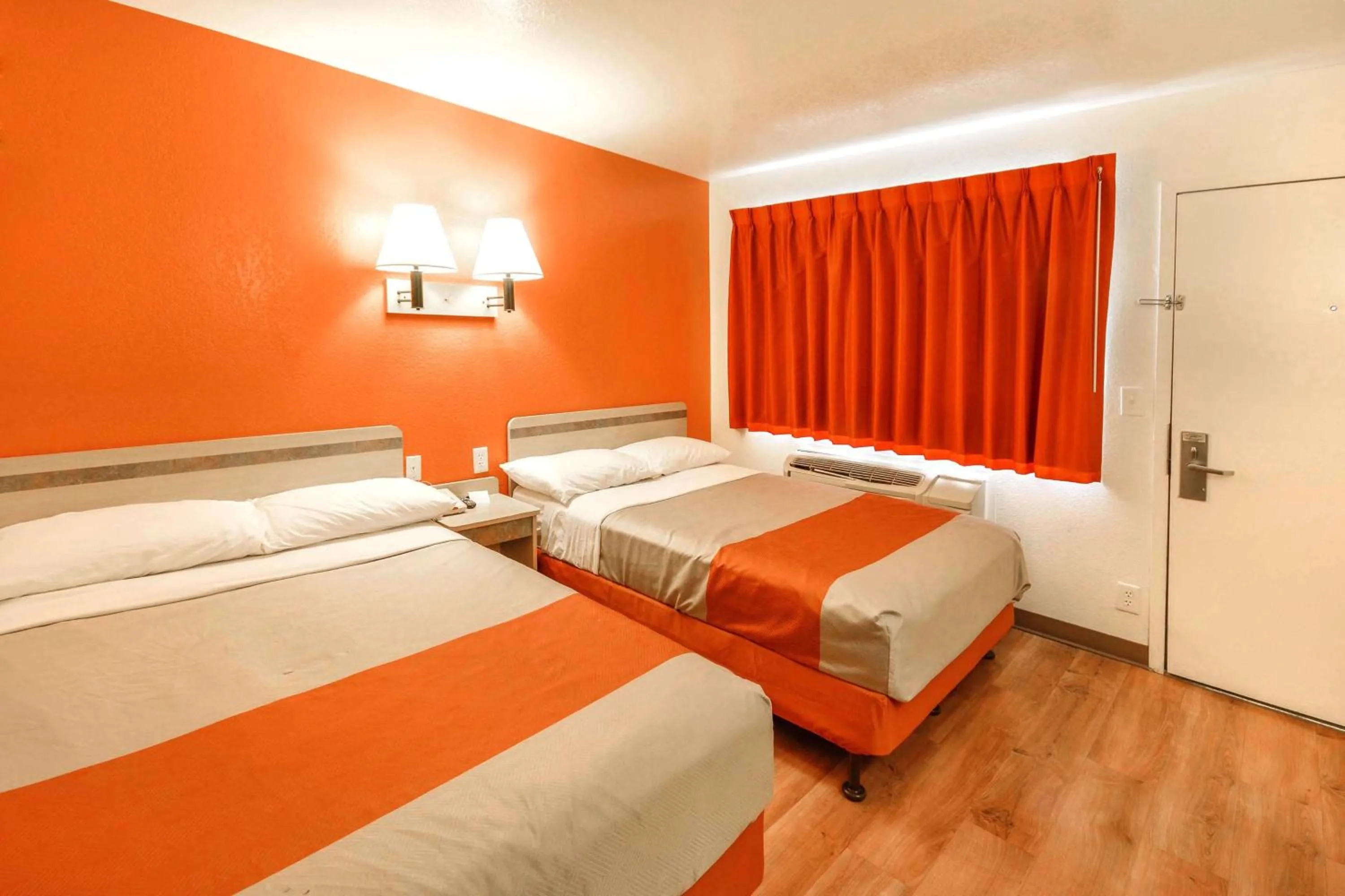 Bedroom, Bed in Motel 6-Huntsville, TX