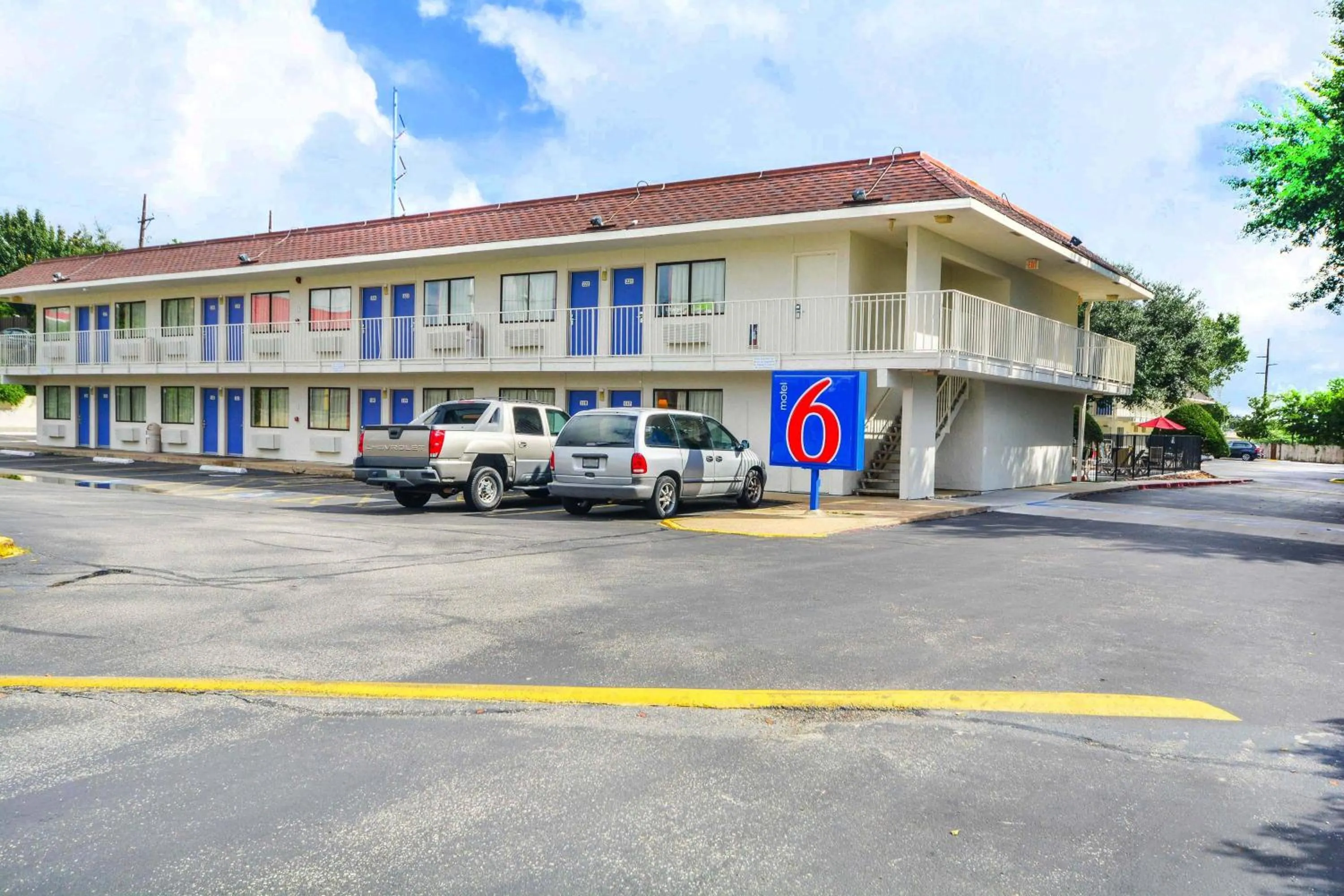 Facade/entrance in Motel 6-Huntsville, TX