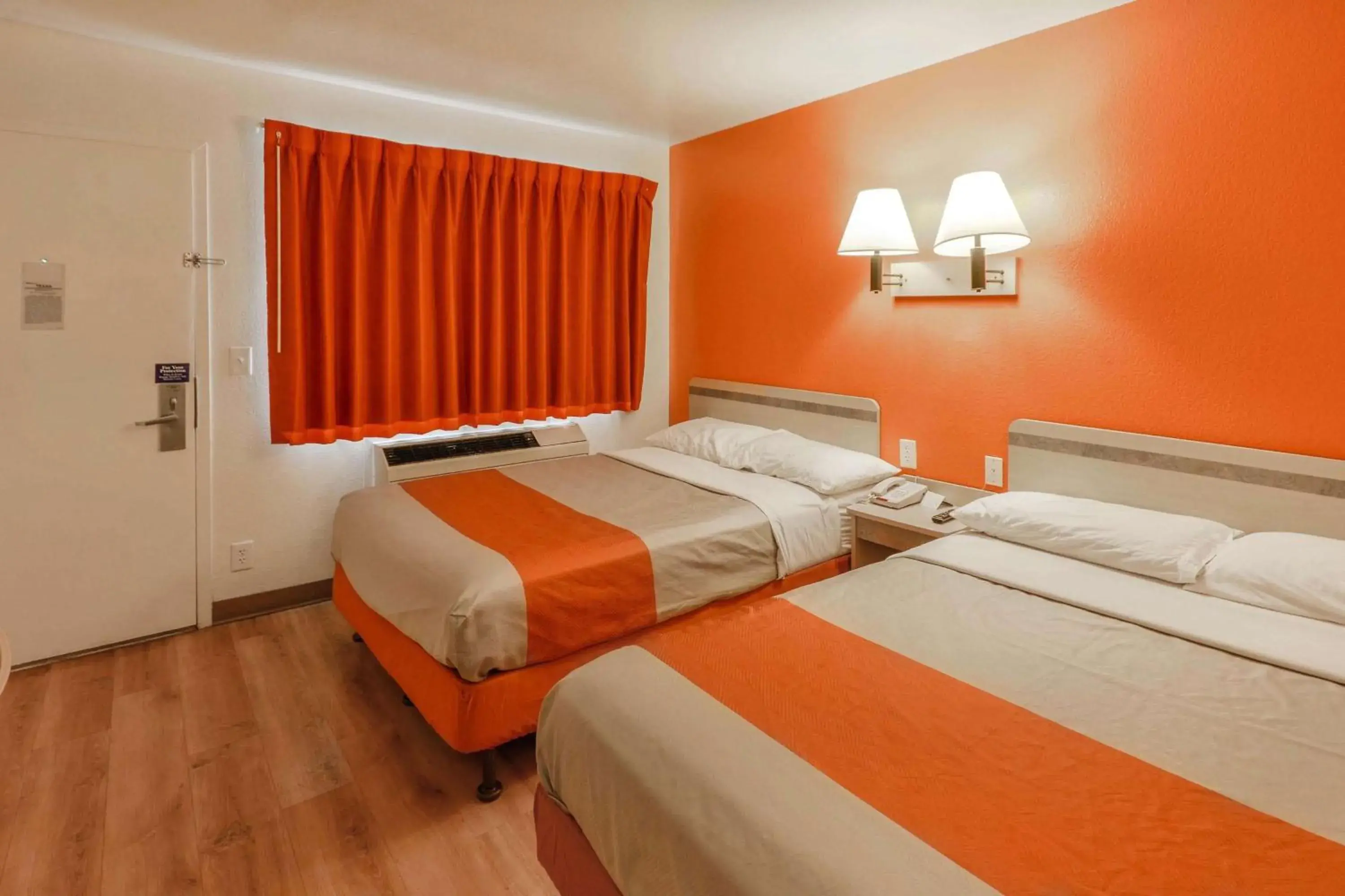 Deluxe Quadruple Room in Motel 6-Huntsville, TX Deluxe Quadruple Room in Motel 6-Huntsville, TX