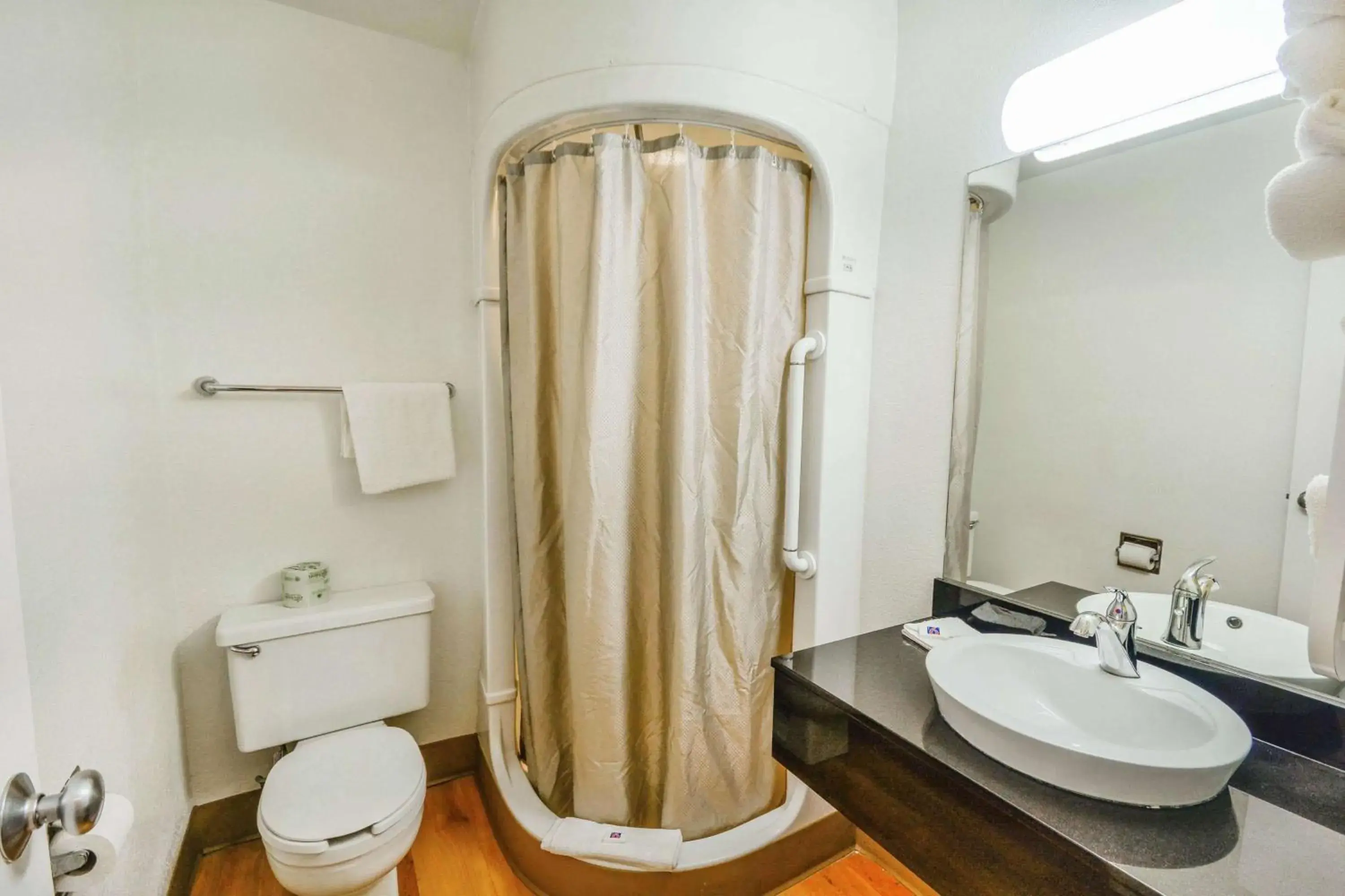 Quadruple Room in Motel 6-Huntsville, TX Quadruple Room in Motel 6-Huntsville, TX