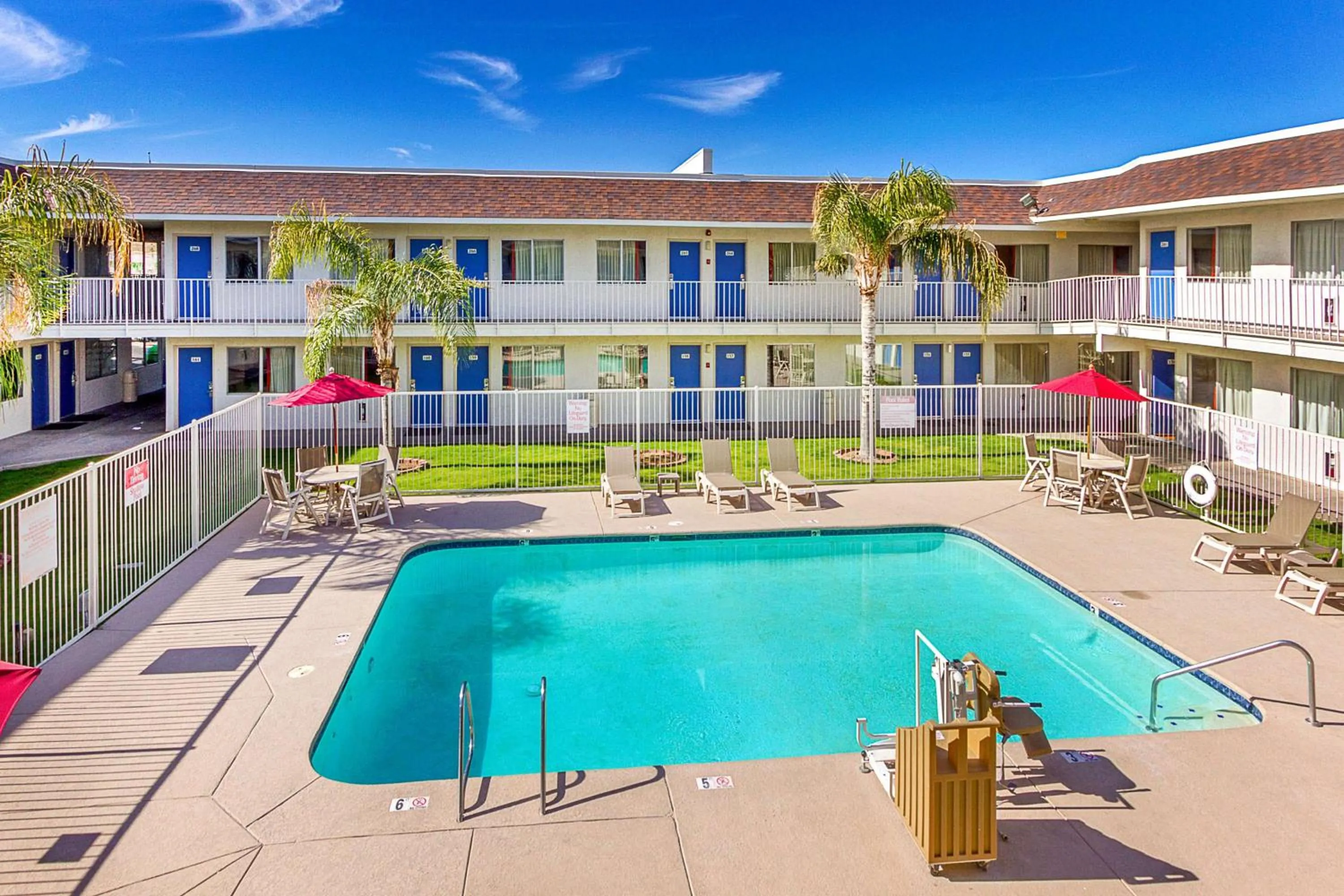 Day in Motel 6-Phoenix, AZ - North Bell Road