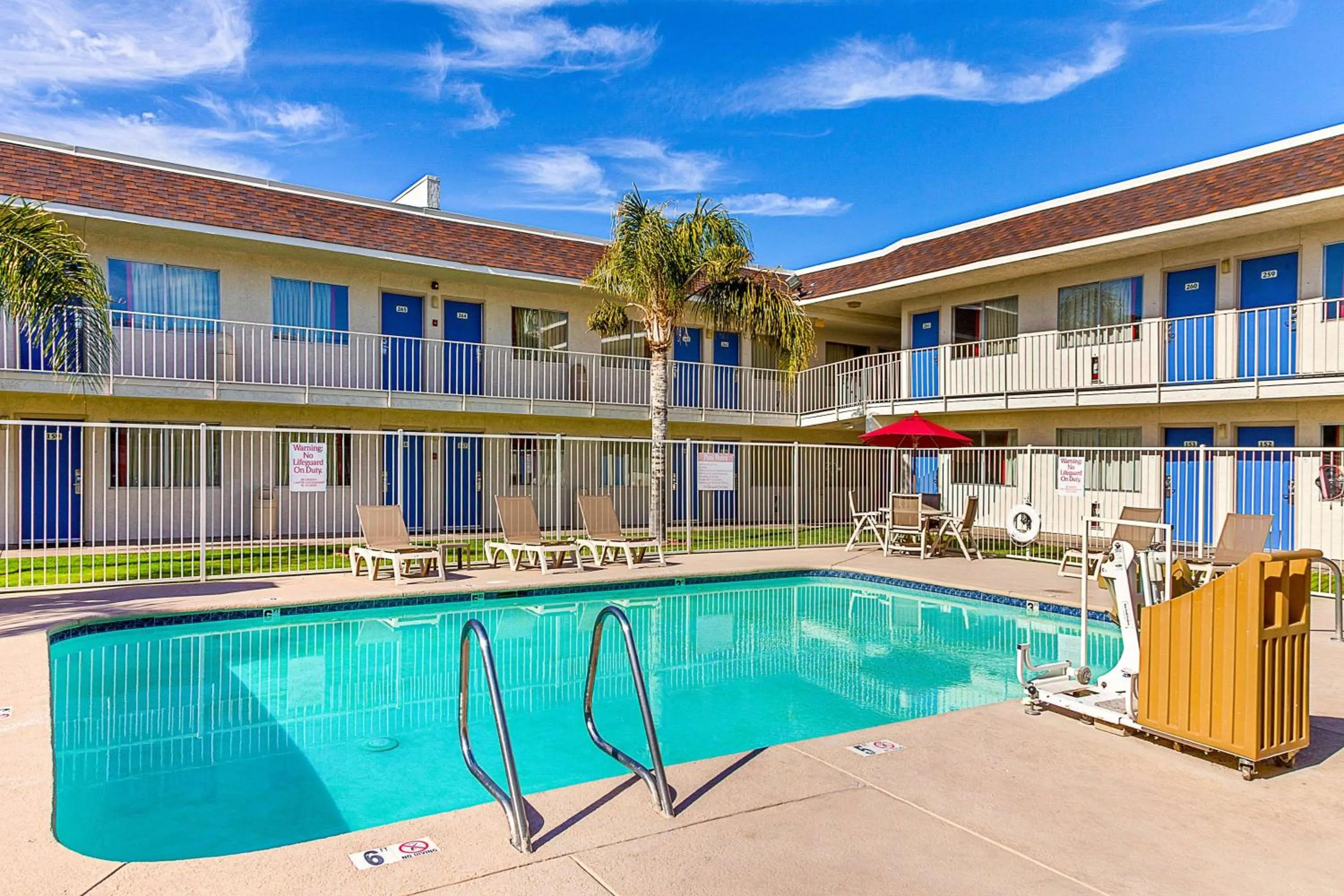 Day in Motel 6-Phoenix, AZ - North Bell Road