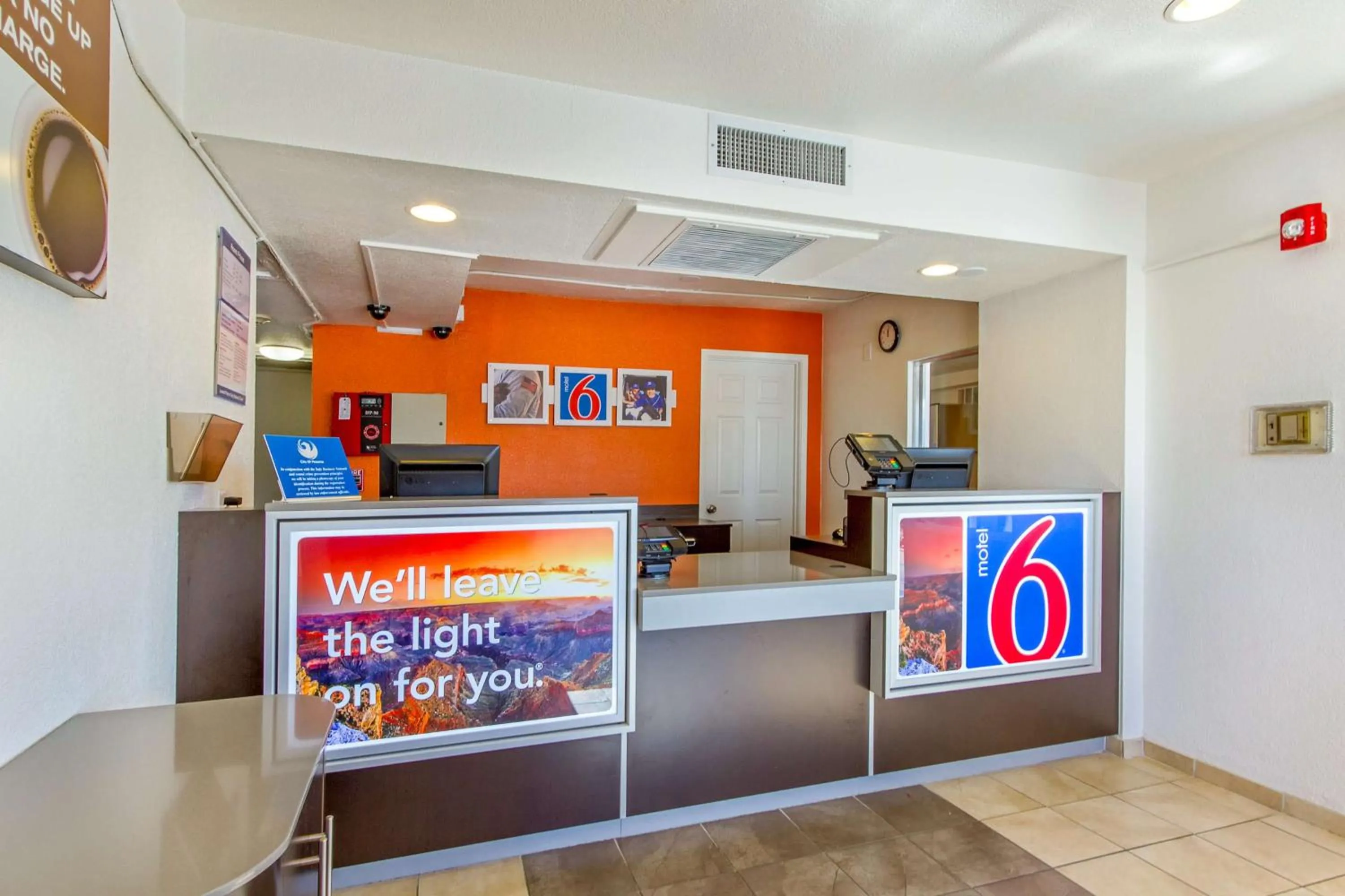 Lobby or reception in Motel 6-Phoenix, AZ - North Bell Road