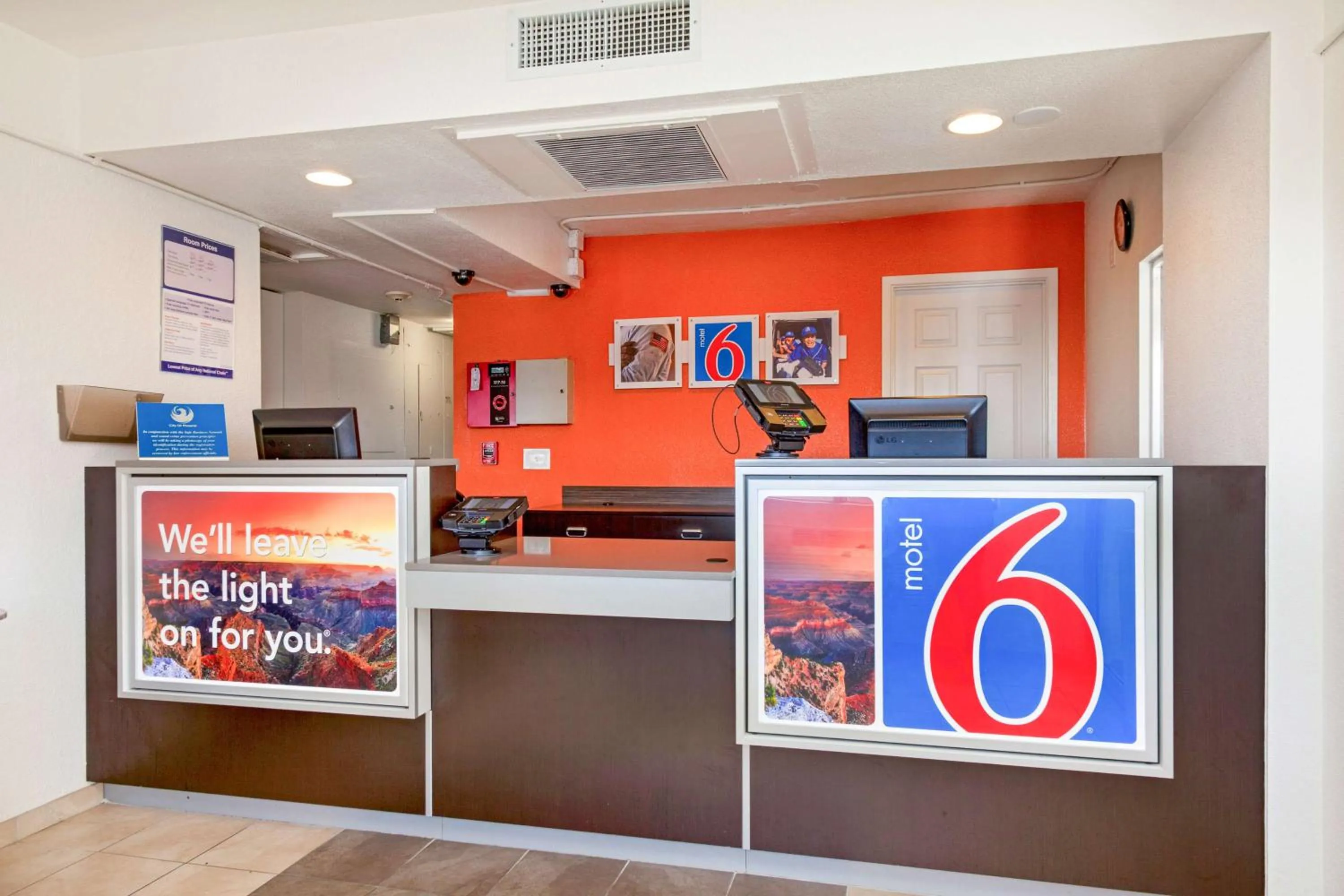 Lobby or reception in Motel 6-Phoenix, AZ - North Bell Road