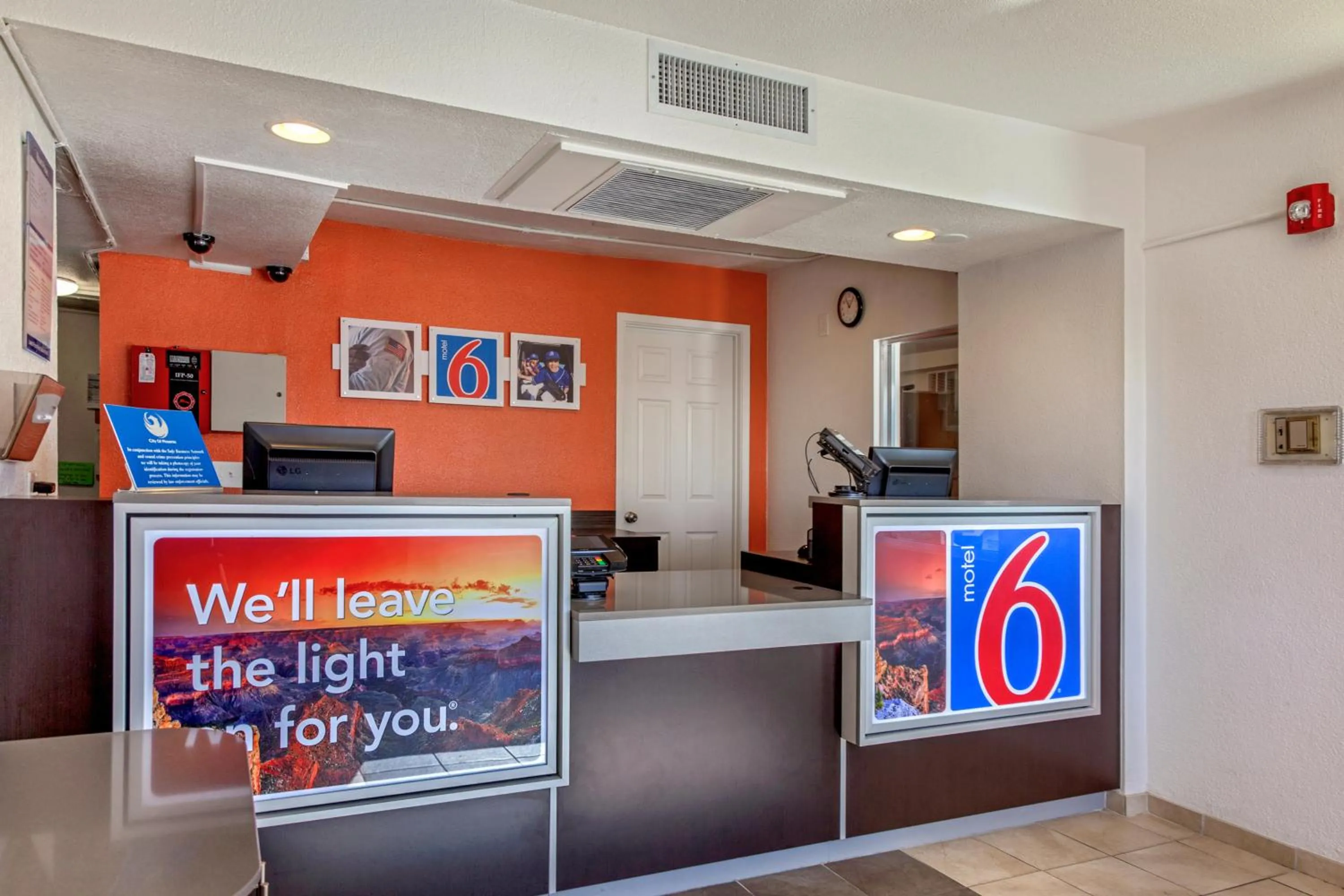 Lobby or reception in Motel 6-Phoenix, AZ - North Bell Road