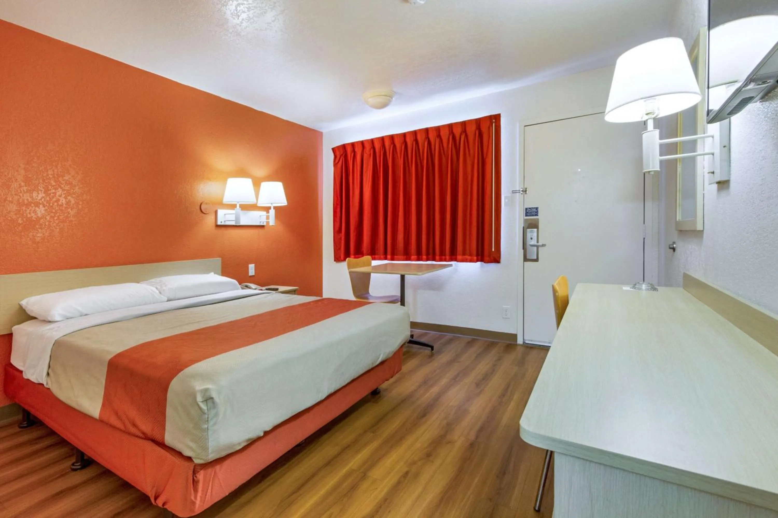 Bedroom, Bed in Motel 6-Phoenix, AZ - North Bell Road