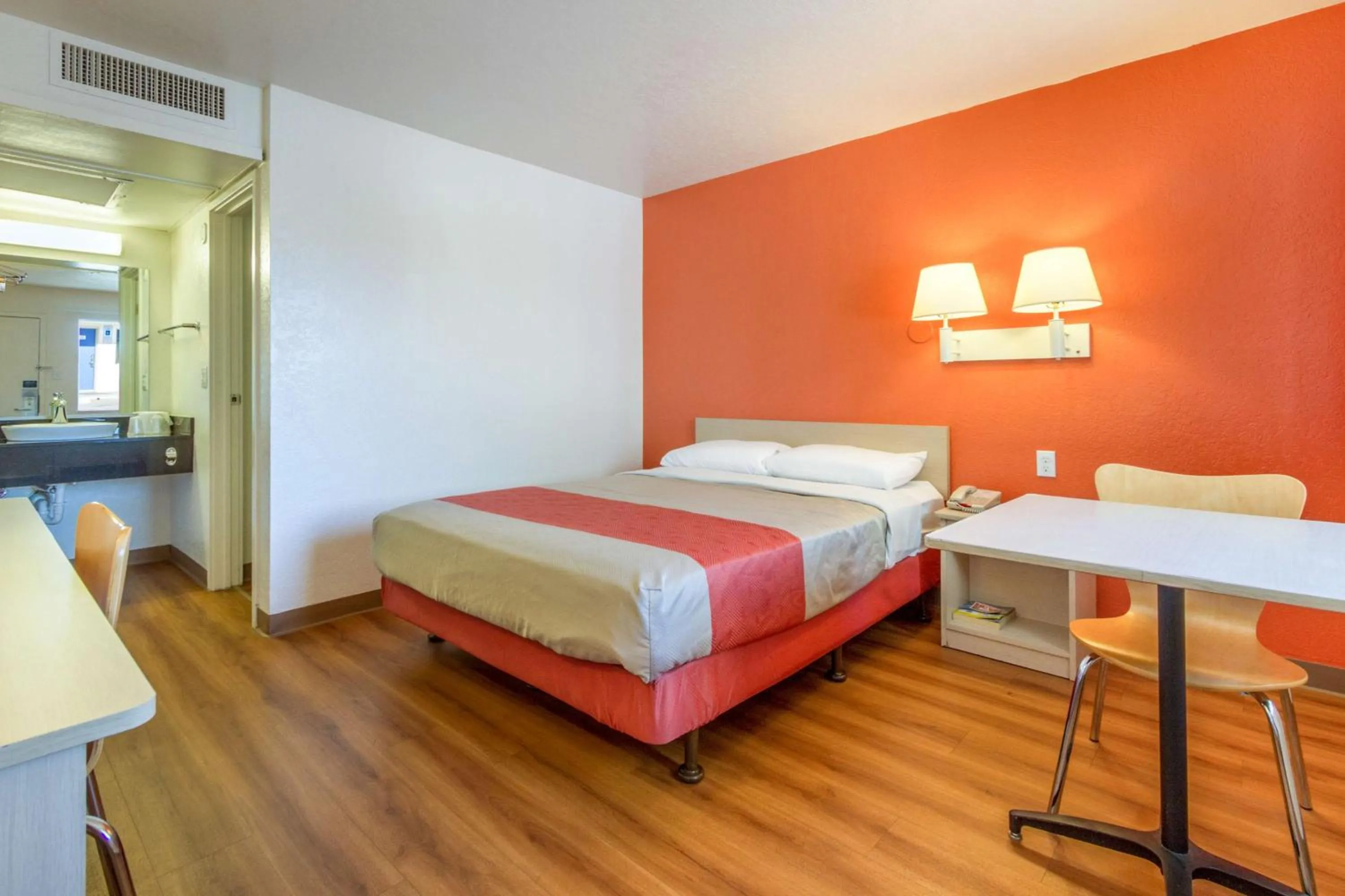 Bedroom, Bed in Motel 6-Phoenix, AZ - North Bell Road