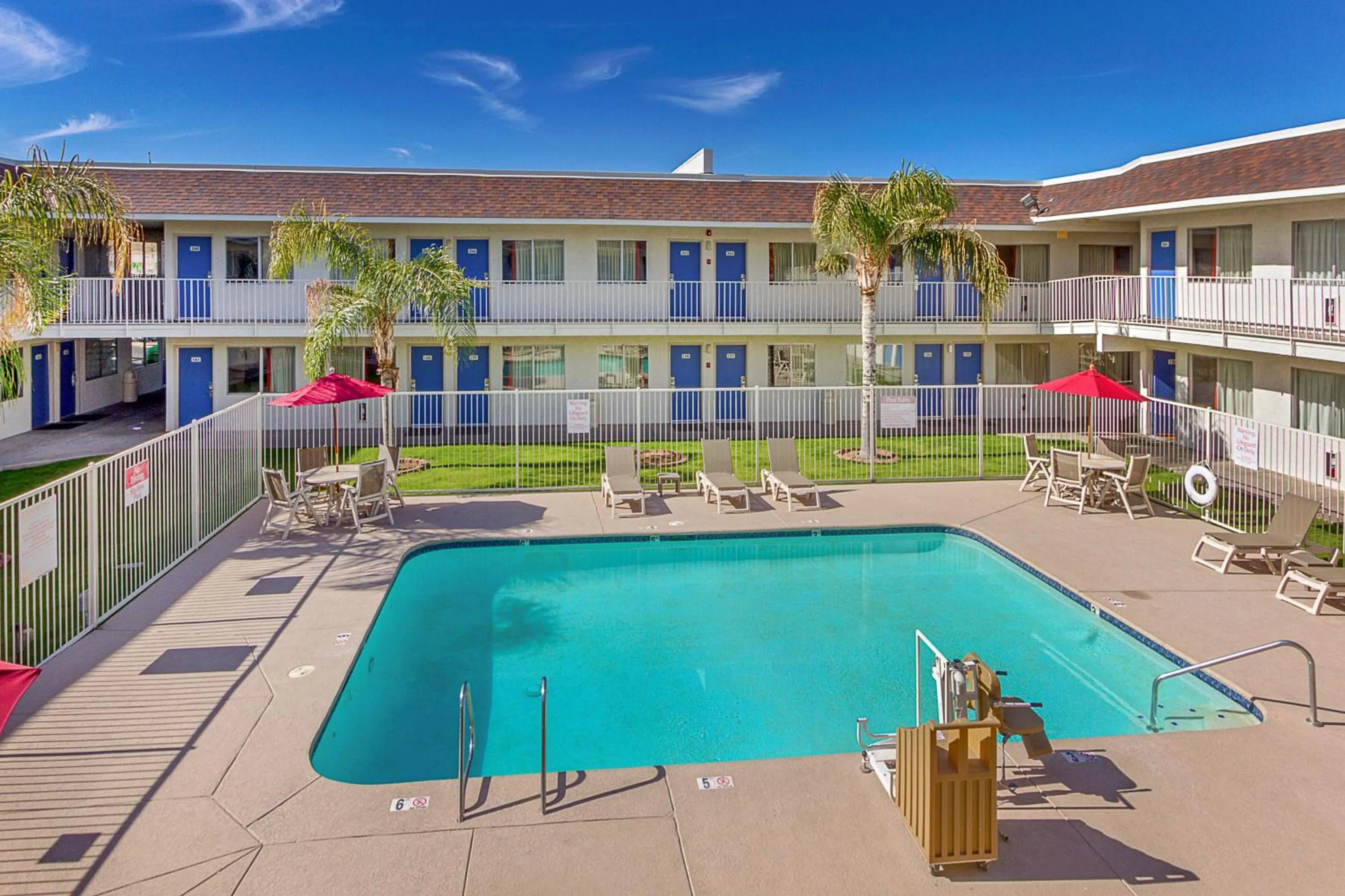 Swimming pool in Motel 6-Phoenix, AZ - North Bell Road