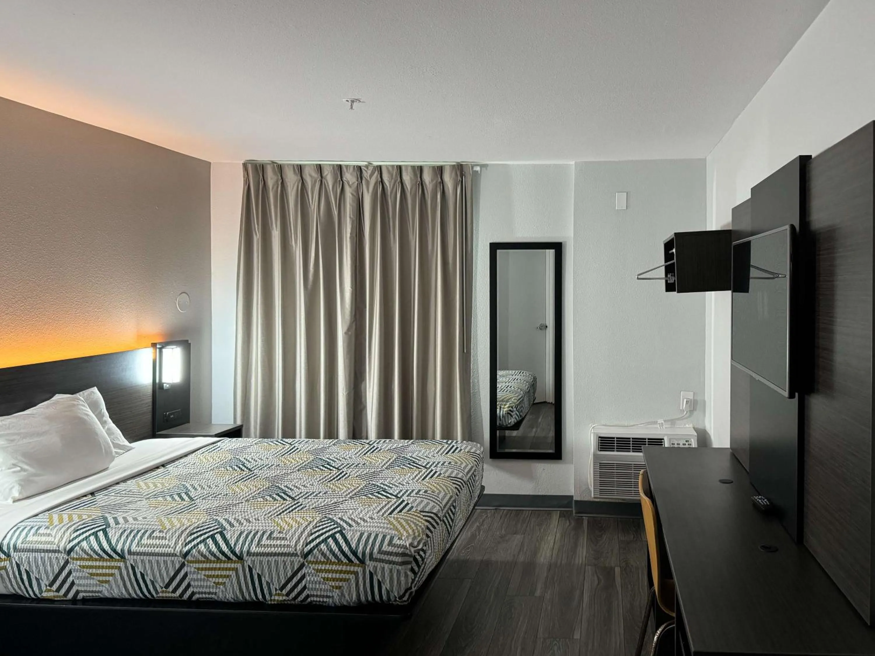 Bedroom, Bed in Motel 6-Brownsville, TX