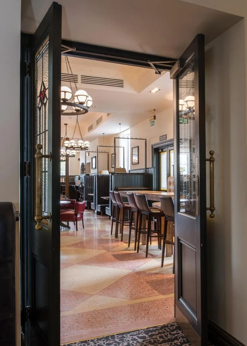 Restaurant/places to eat in The Old Borough Hotel - Wetherspoon