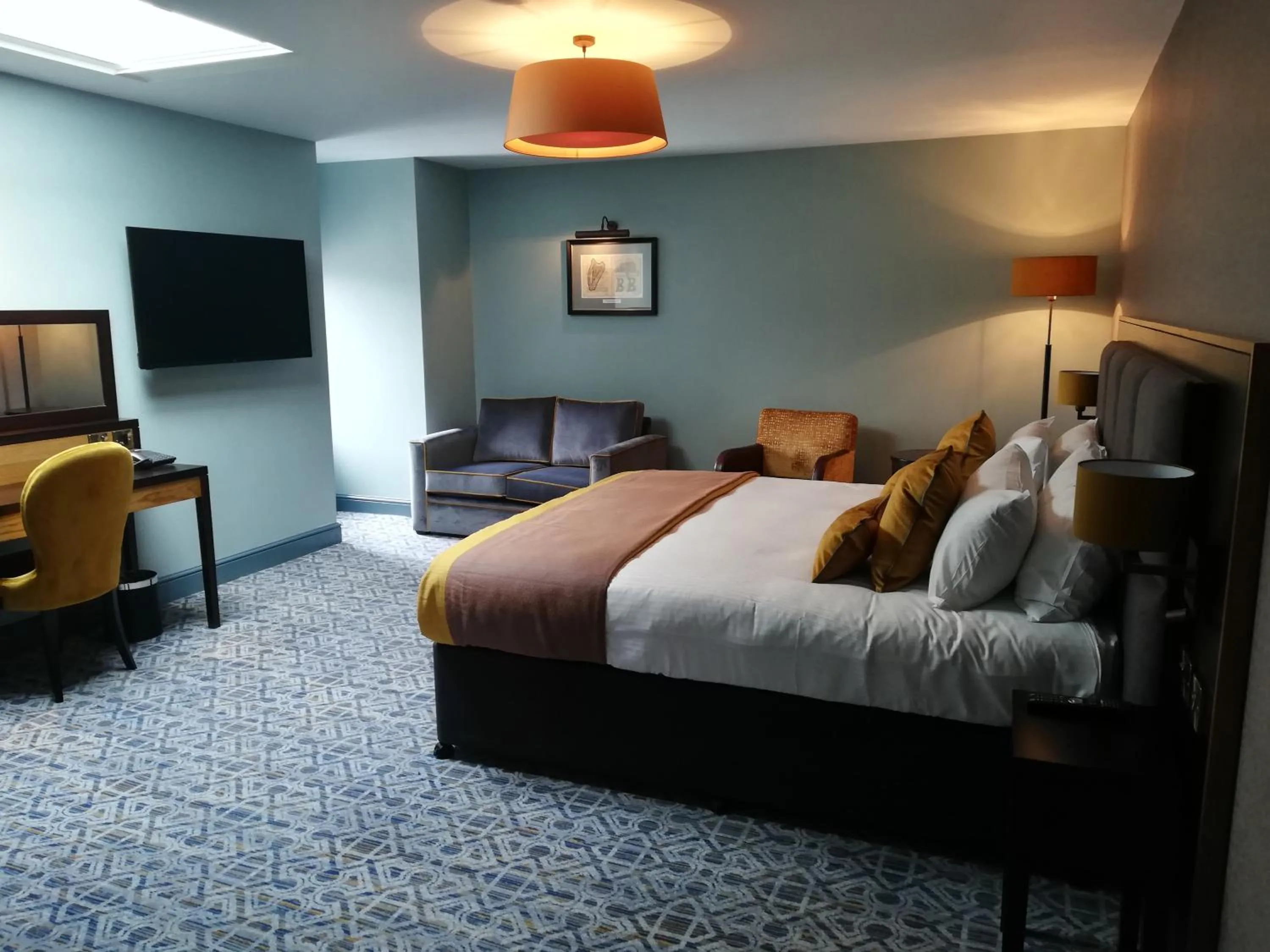 Bed in The Old Borough Hotel - Wetherspoon