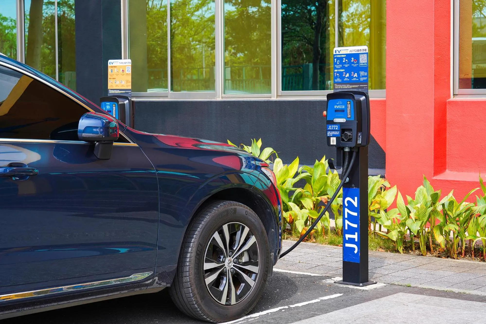 Parking in Holiday Garden Hotel SKM Park