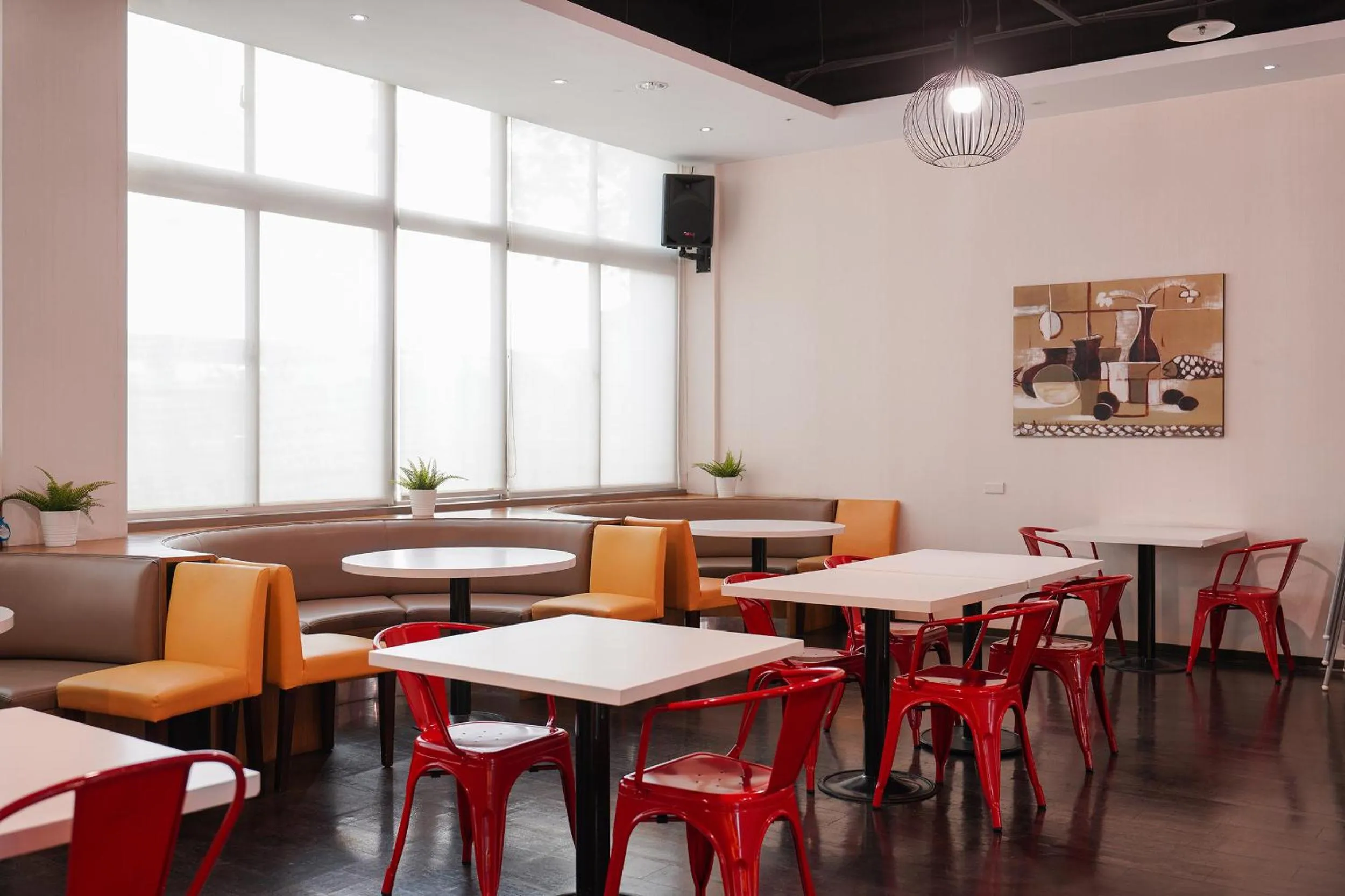 Holiday Garden Hotel SKM Park