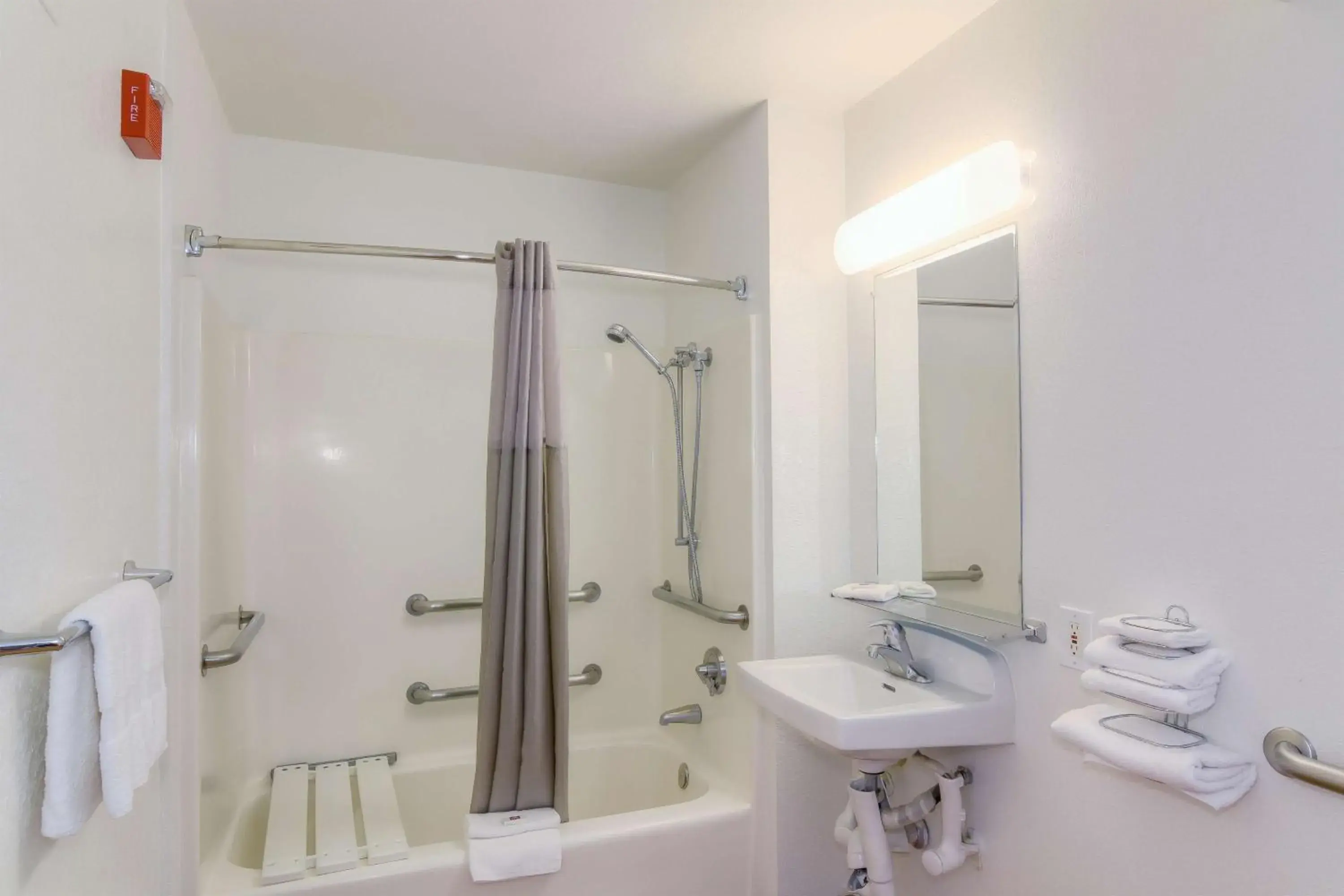 Standard Room - Disability Access in Vagabond Inn Sylmar Standard Room - Disability Access in Vagabond Inn Sylmar