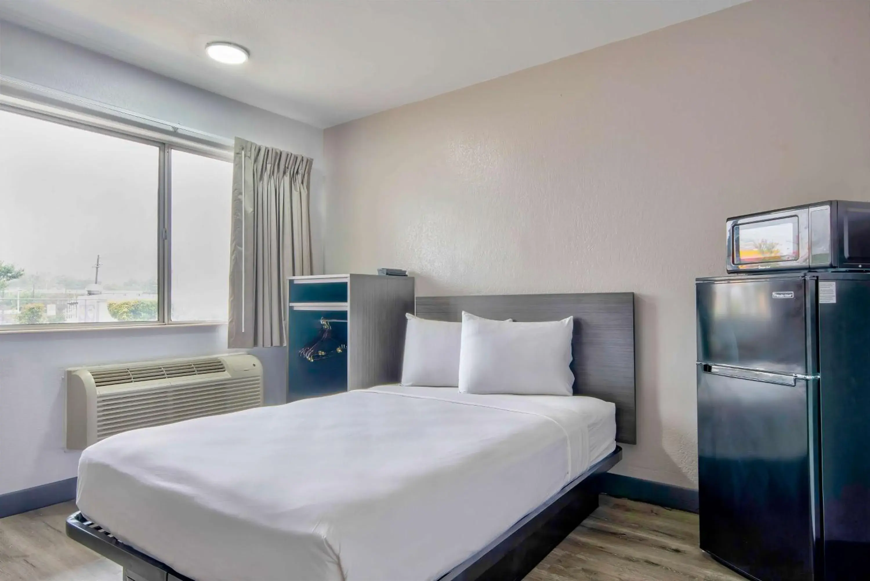 Double Room - Disability Access - Non-Smoking in Motel 6-Austin, TX - North Double Room - Disability Access - Non-Smoking in Motel 6-Austin, TX - North