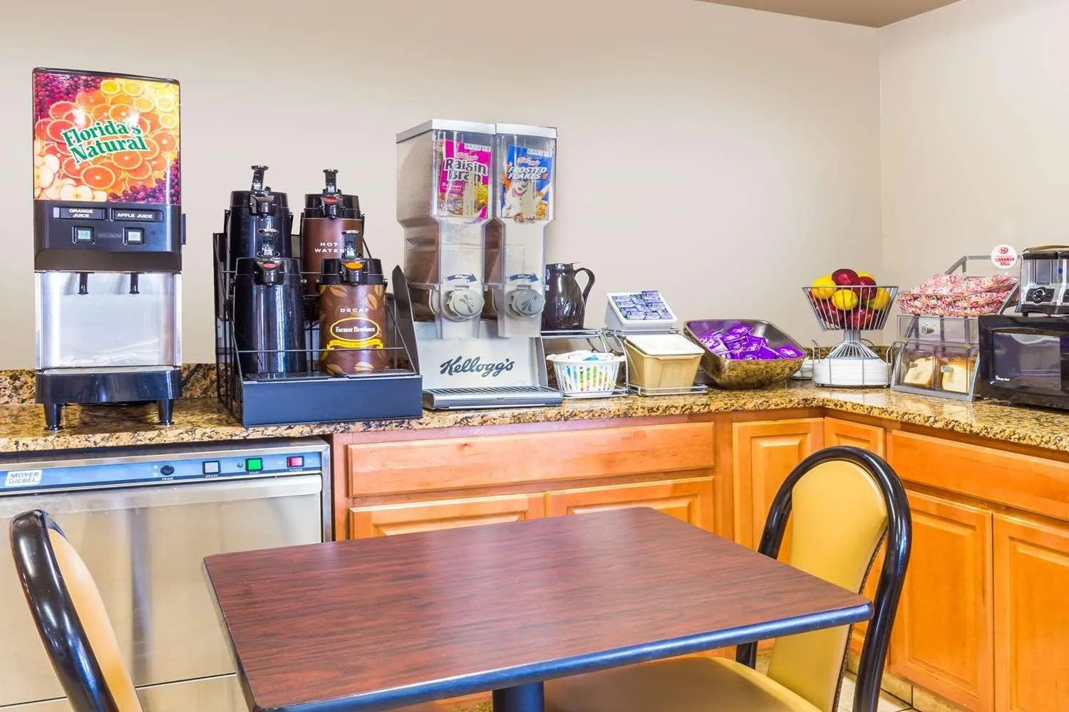 Breakfast in Super 8 by Wyndham Joliet I-55 N/Chicago