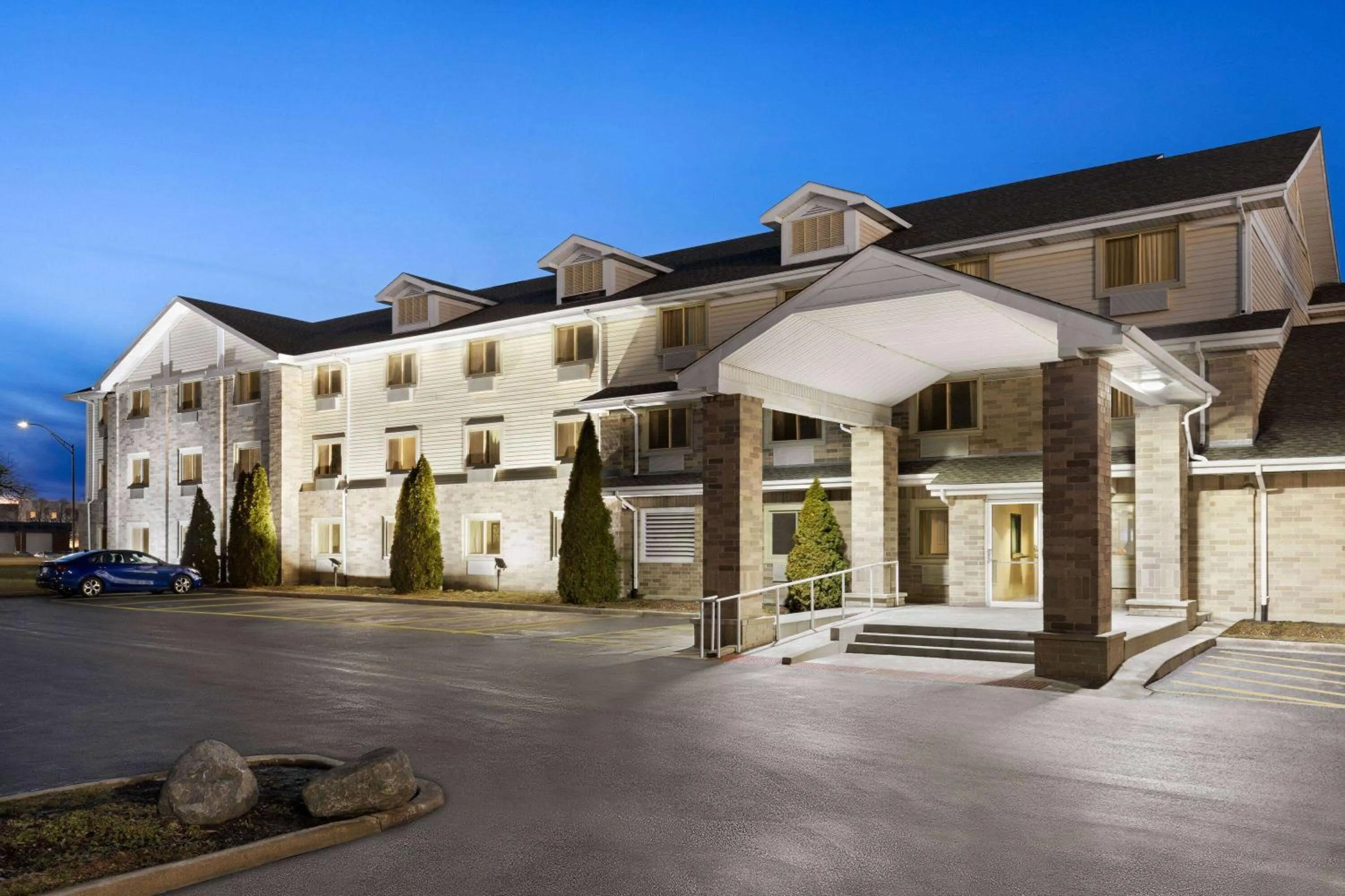 Property building in Super 8 by Wyndham Joliet I-55 N/Chicago