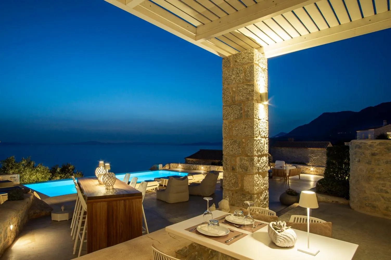 BASSA MAINA Villas & Suites